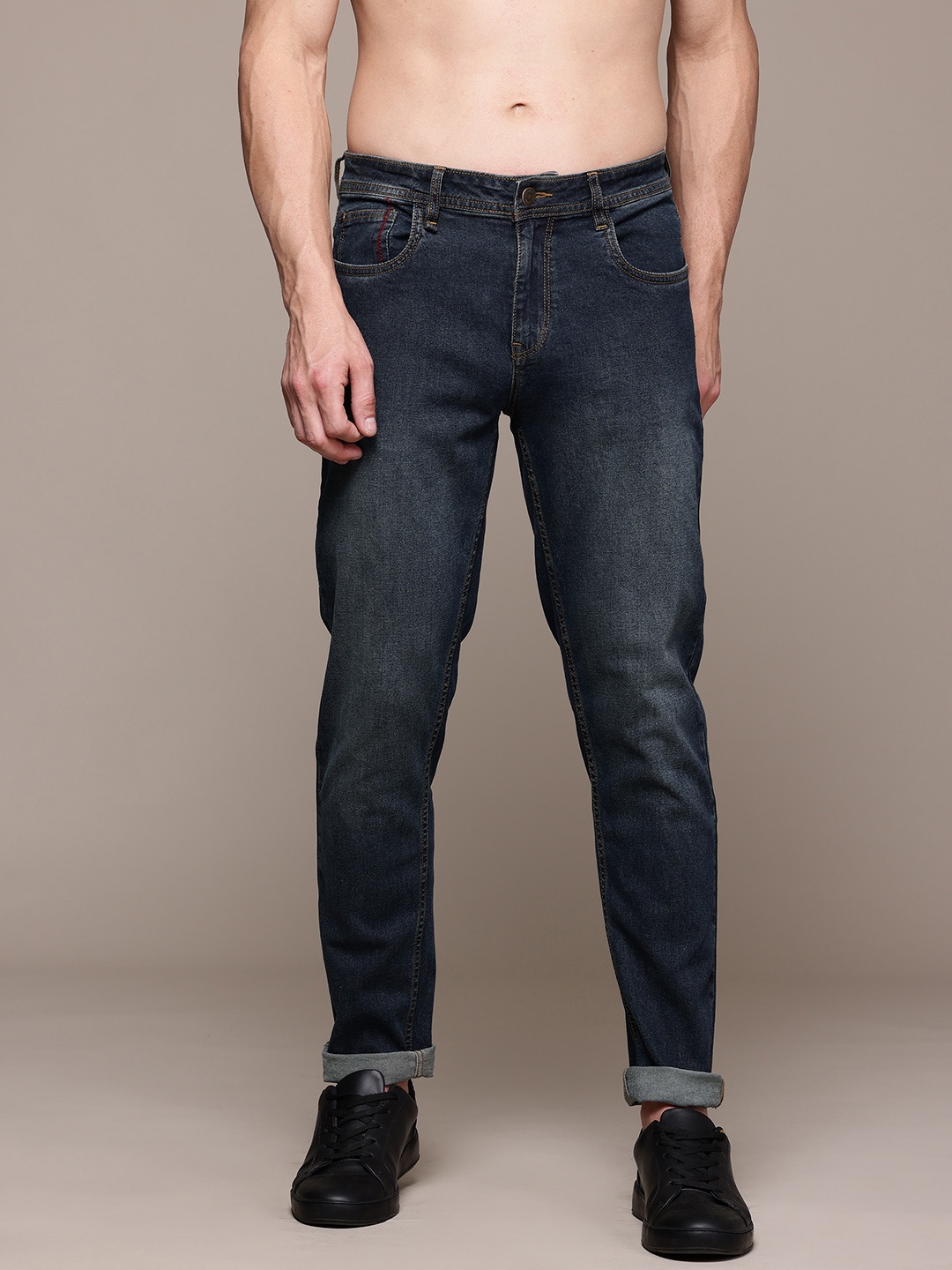 The Roadster Lifestyle Co. Men Slim Tapered Fit Light Fade Stretchable Jeans, Navy blue
The Roadster Lifestyle Co. Men Slim Tapered Fit Light Fade Stretchable Jeans, Navy blue