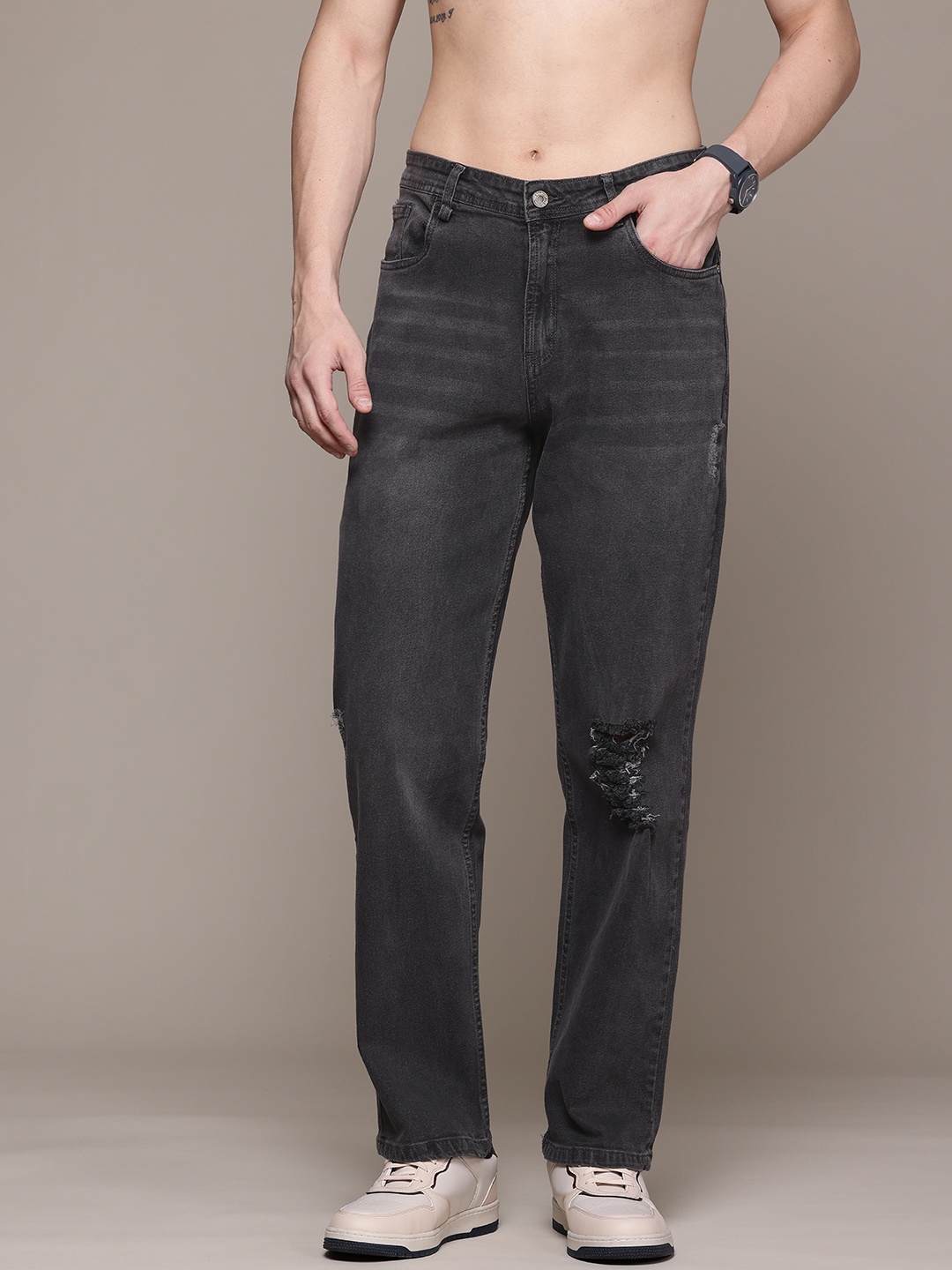 The Roadster Lifestyle Co. Men Mildly Distressed Straight Fit Light Fade Stretchable Jeans, Charcoal
The Roadster Lifestyle Co. Men Mildly Distressed Straight Fit Light Fade Stretchable Jeans, Charcoal