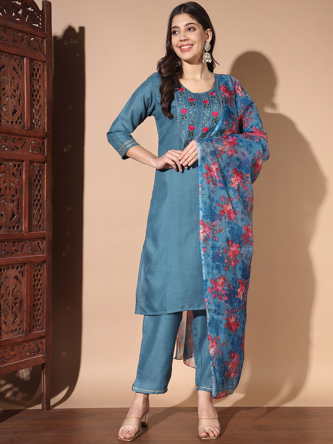 MORLY Round Neck Floral Embroidered Gotta Patti Straight Kurta with Trousers & Dupatta, Navy blue
MORLY Round Neck Floral Embroidered Gotta Patti Straight Kurta with Trousers & Dupatta, Navy blue
