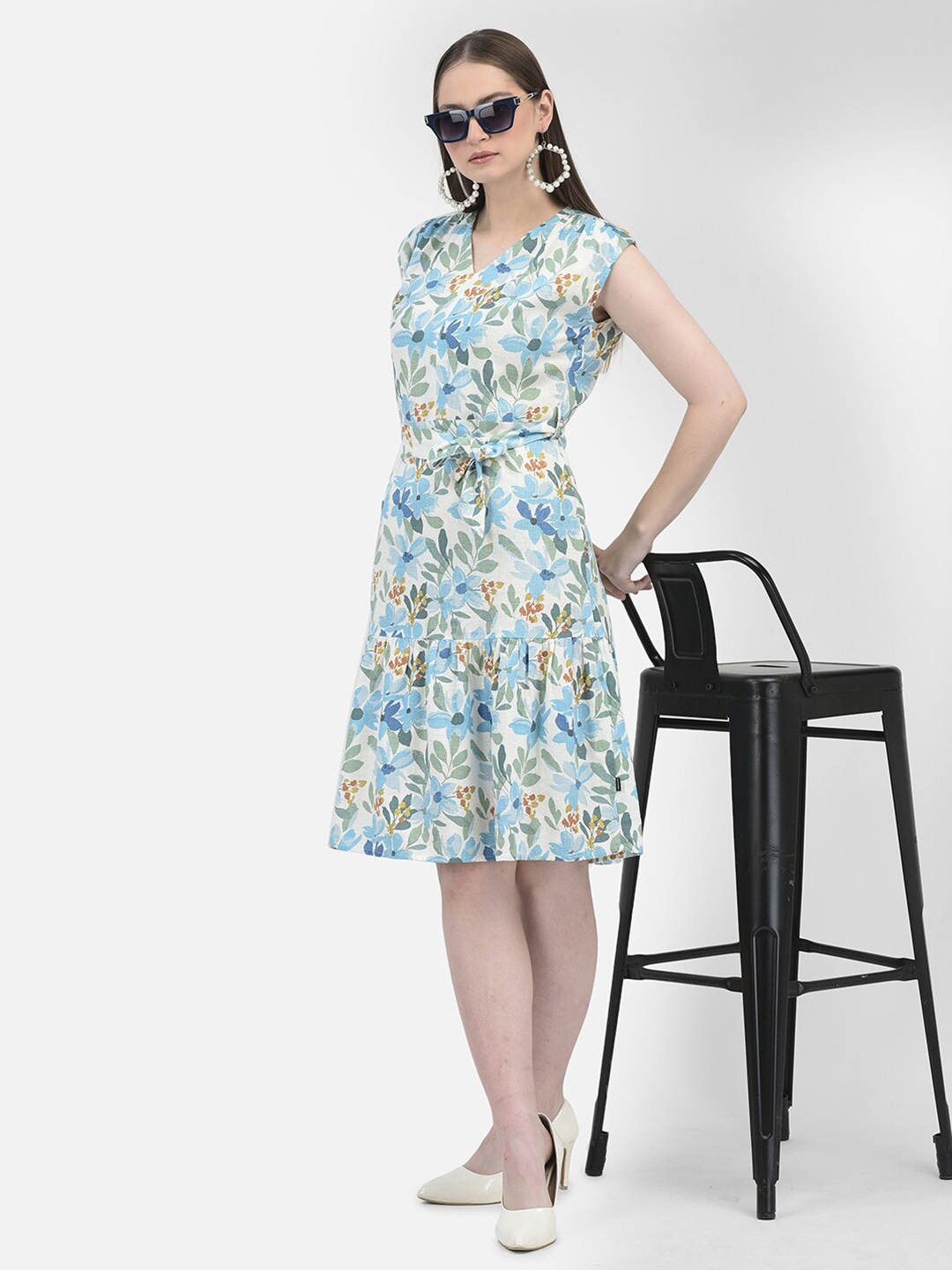 Crimsoune Club Floral Printed V-Neck Cap Sleeves Knee Length Fit & Flare Dress, Cream
Crimsoune Club Floral Printed V-Neck Cap Sleeves Knee Length Fit & Flare Dress, Cream