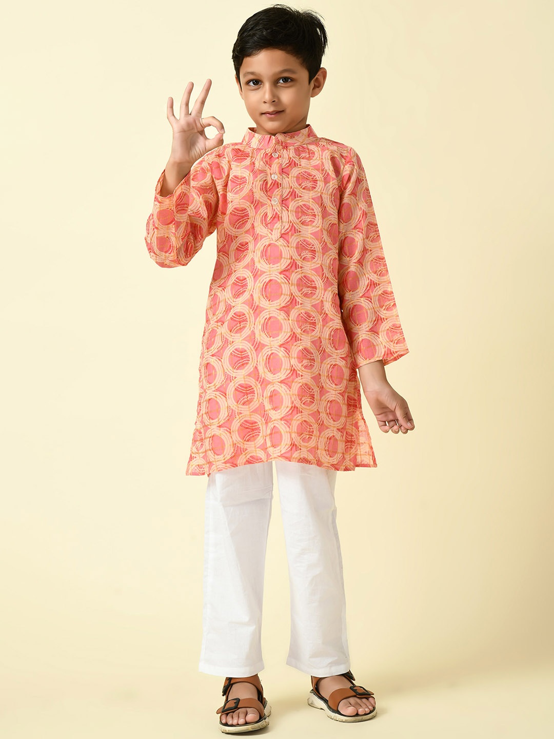 BAESD Boys Geometric Woven Design Mandarin Collar Pure Cotton Straight Kurta with Trousers, Peach
BAESD Boys Geometric Woven Design Mandarin Collar Pure Cotton Straight Kurta with Trousers, Peach