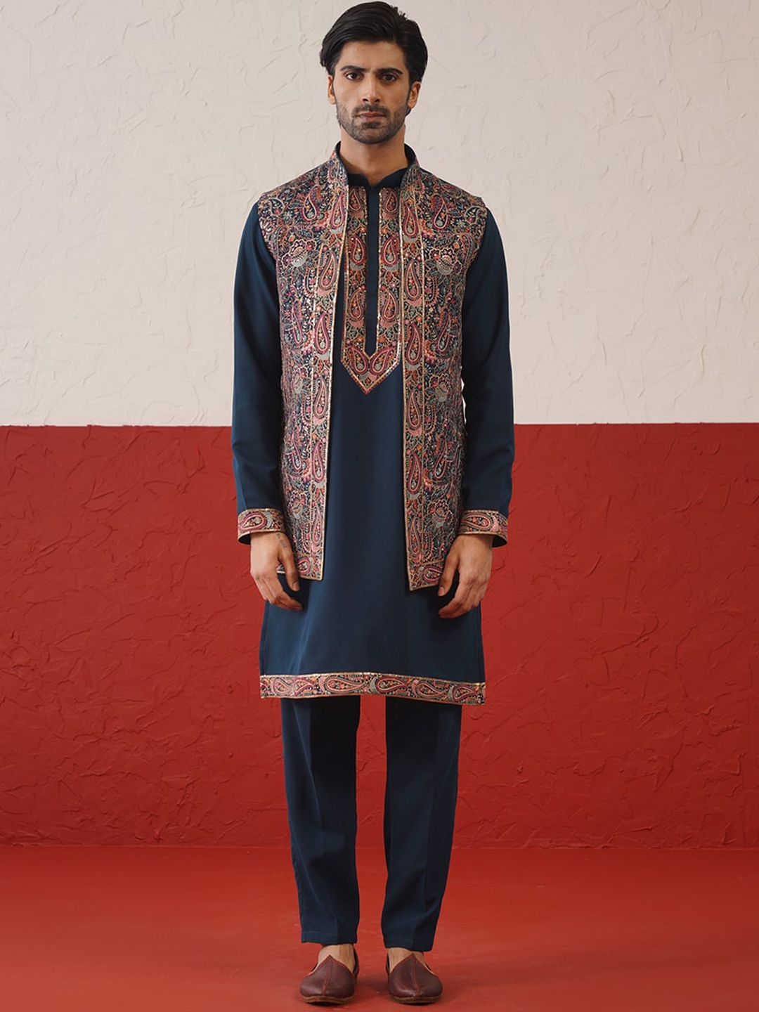 KALPRAAG Ethnic Motifs Embroidered Regular Thread Work Kurta with Trousers & Jacket, Navy blue
KALPRAAG Ethnic Motifs Embroidered Regular Thread Work Kurta with Trousers & Jacket, Navy blue