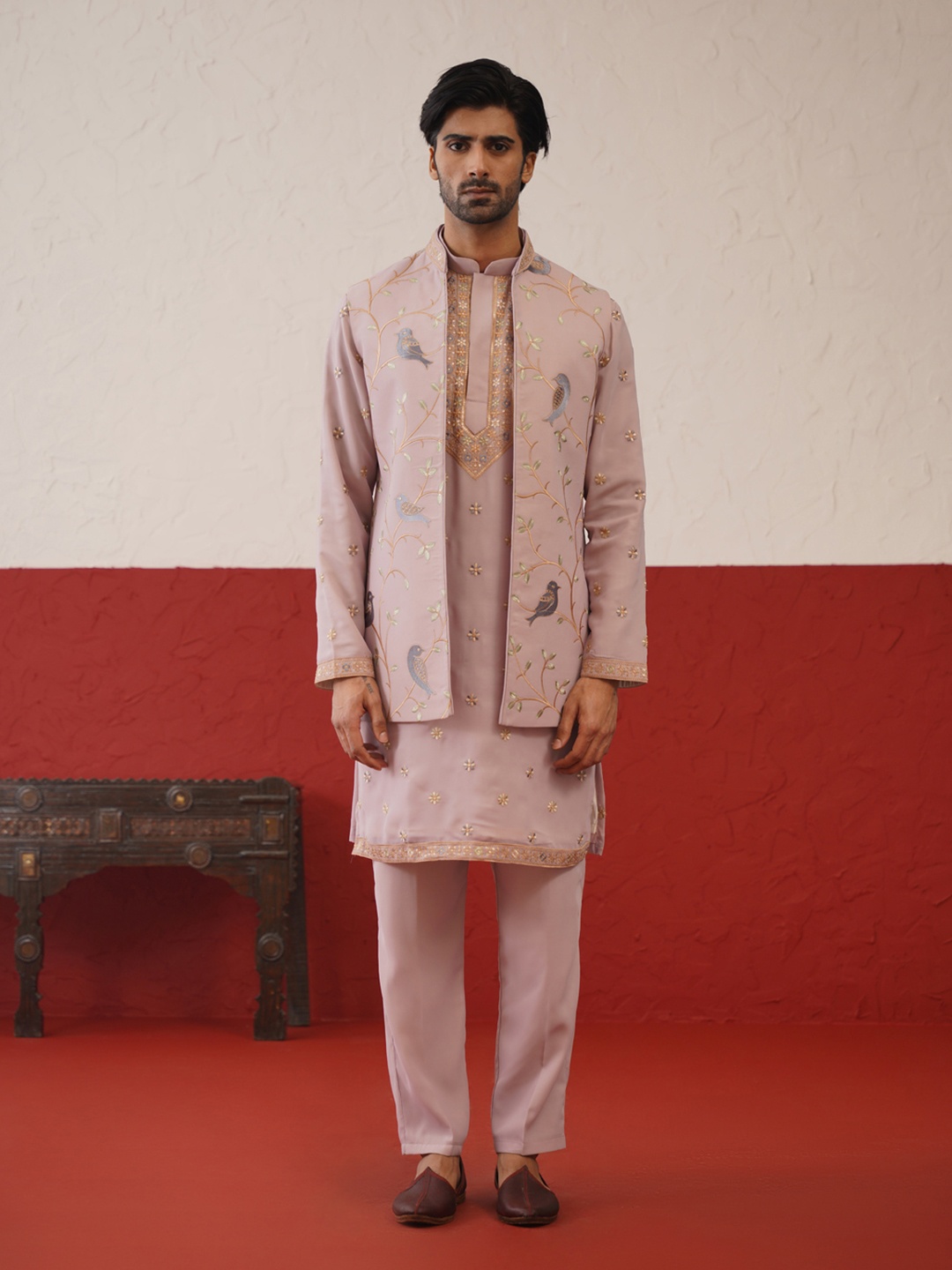 KALPRAAG Ethnic Motifs Embroidered Mandarin Collar Thread Work Kurta & Trousers, Purple
KALPRAAG Ethnic Motifs Embroidered Mandarin Collar Thread Work Kurta & Trousers, Purple