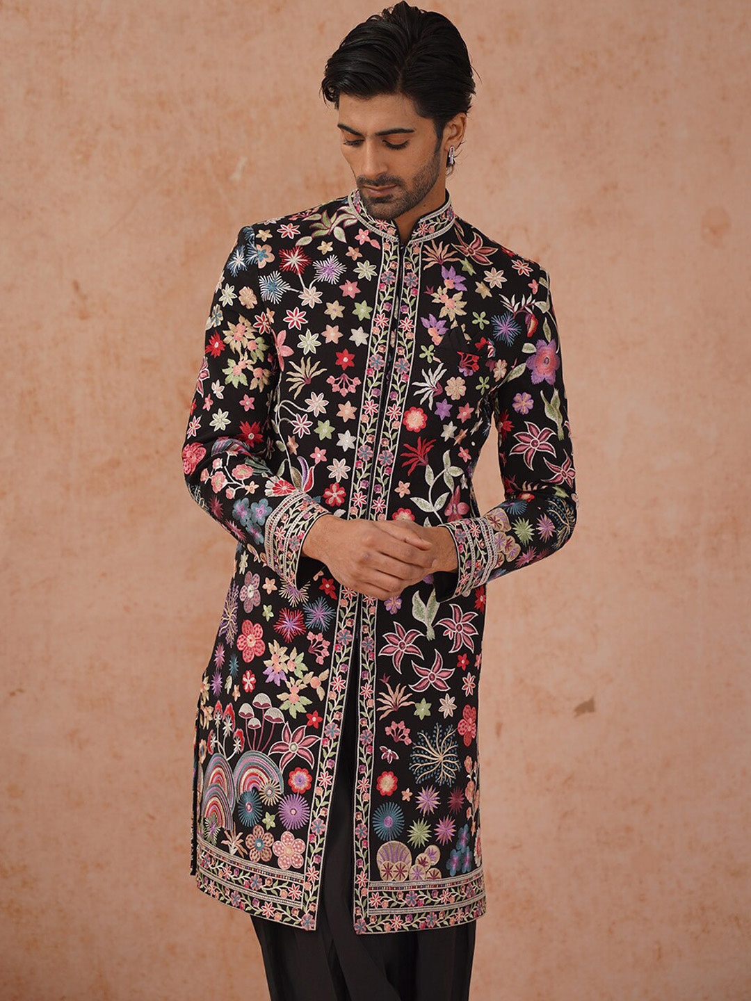 KALPRAAG Floral Embroidered Regular Thread Work Kurta with Patiala & Dupatta, Black
KALPRAAG Floral Embroidered Regular Thread Work Kurta with Patiala & Dupatta, Black