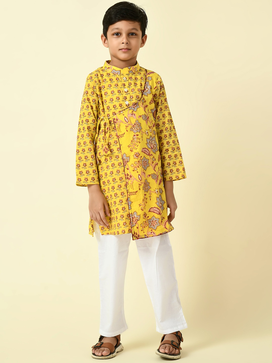 BAESD Boys Floral Printed Mandarin Collar Angrakha Pure Cotton A-Line Kurta with Trousers, Yellow
BAESD Boys Floral Printed Mandarin Collar Angrakha Pure Cotton A-Line Kurta with Trousers, Yellow