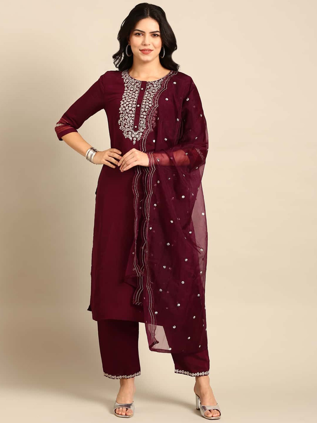 Stylefables Ethnic Motifs Embroidered Regular Thread Work Kurta with Trousers & Dupatta, Maroon
Stylefables Ethnic Motifs Embroidered Regular Thread Work Kurta with Trousers & Dupatta, Maroon