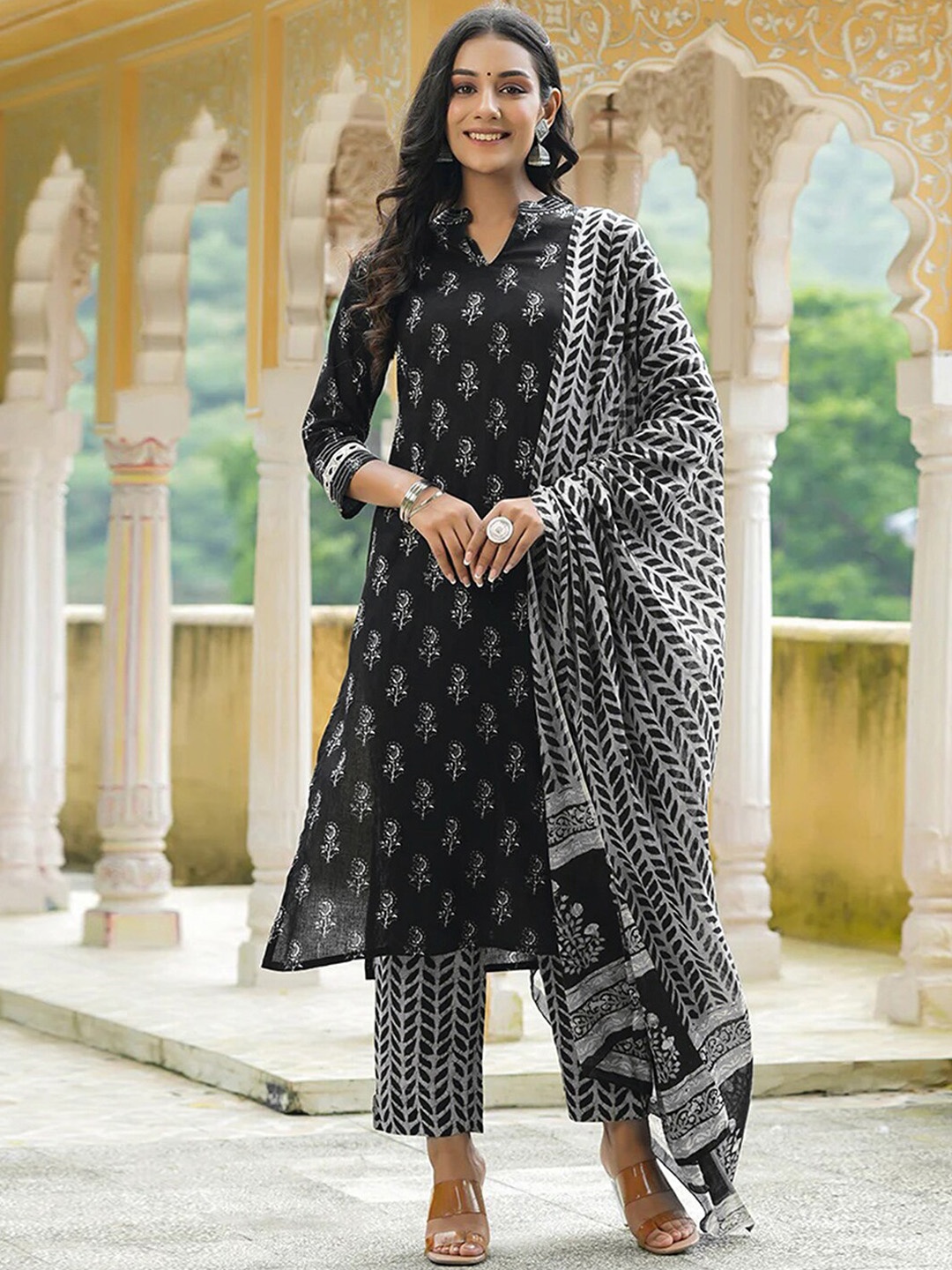 SKYLEE Black Ethnic Motifs Printed Band Collar Straight Kurta With Palazzos & Dupatta
SKYLEE Black Ethnic Motifs Printed Band Collar Straight Kurta With Palazzos & Dupatta
