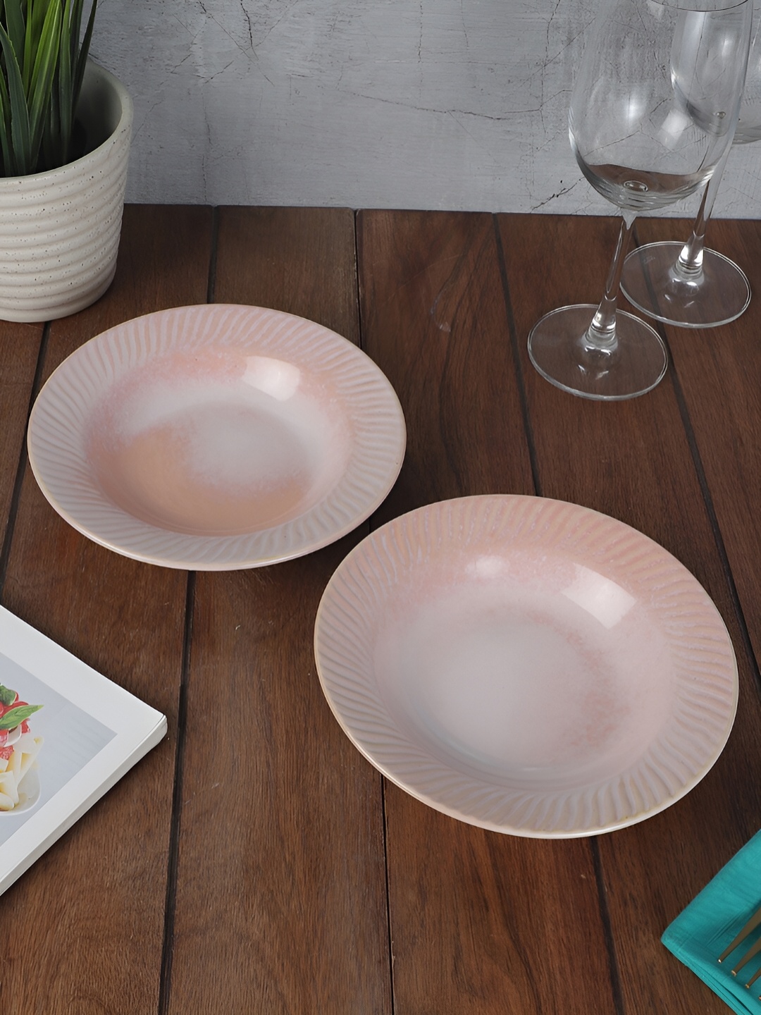 The Decor Lane Pink 2 Pieces Ceramic Plates