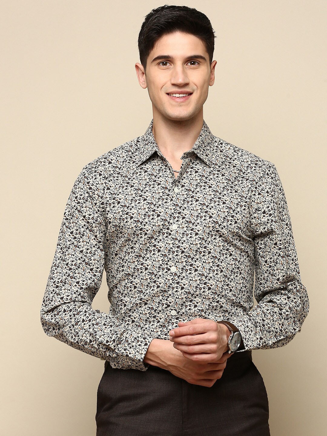 INVICTUS Standard Floral Printed Cotton Spread Collar Slim Fit Floral Opaque Formal Shirt, Cream
INVICTUS Standard Floral Printed Cotton Spread Collar Slim Fit Floral Opaque Formal Shirt, Cream