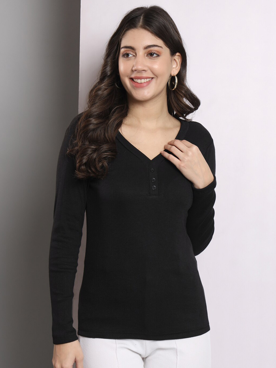 Q-rious Long Sleeves V-Neck Knitted Fitted Top, Black
Q-rious Long Sleeves V-Neck Knitted Fitted Top, Black