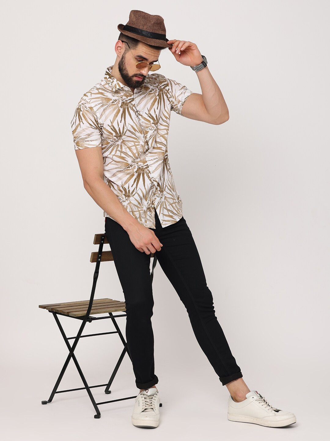 FLY 69 Premium Spread collar Short Sleeves Slim Fit Floral Printed Casual Cotton Shirt, Brown
FLY 69 Premium Spread collar Short Sleeves Slim Fit Floral Printed Casual Cotton Shirt, Brown