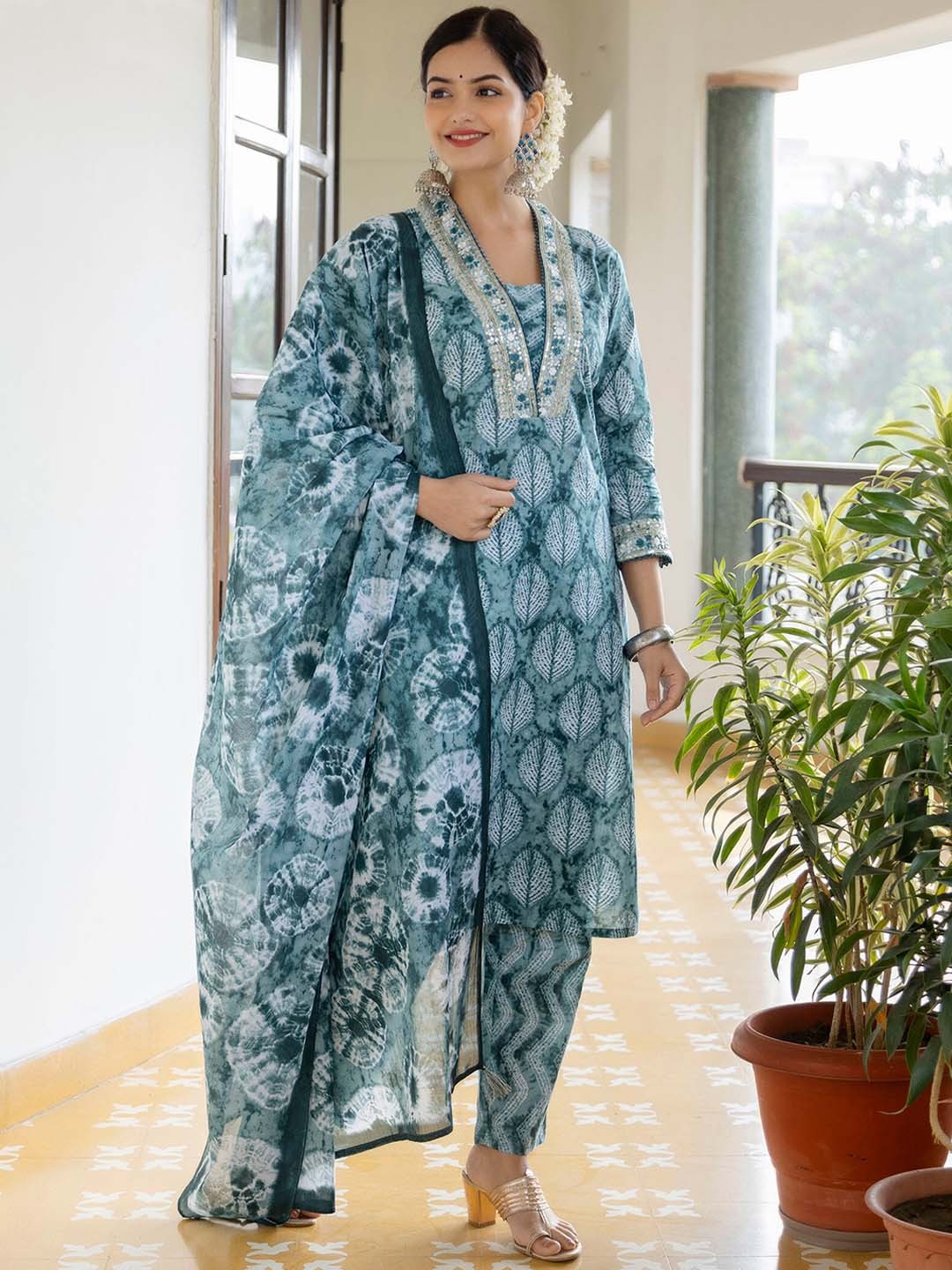 OMASK Floral Printed Sequinned Pure Cotton Straight Kurta with Trousers & Dupatta, Blue
OMASK Floral Printed Sequinned Pure Cotton Straight Kurta with Trousers & Dupatta, Blue