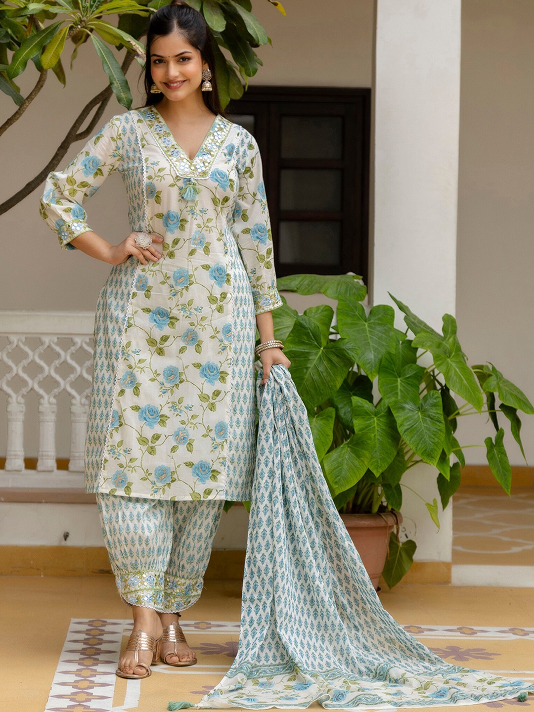 OMASK Floral Printed Mirror Work Pure Cotton Kurta With Patiala & Dupatta, White
OMASK Floral Printed Mirror Work Pure Cotton Kurta With Patiala & Dupatta, White