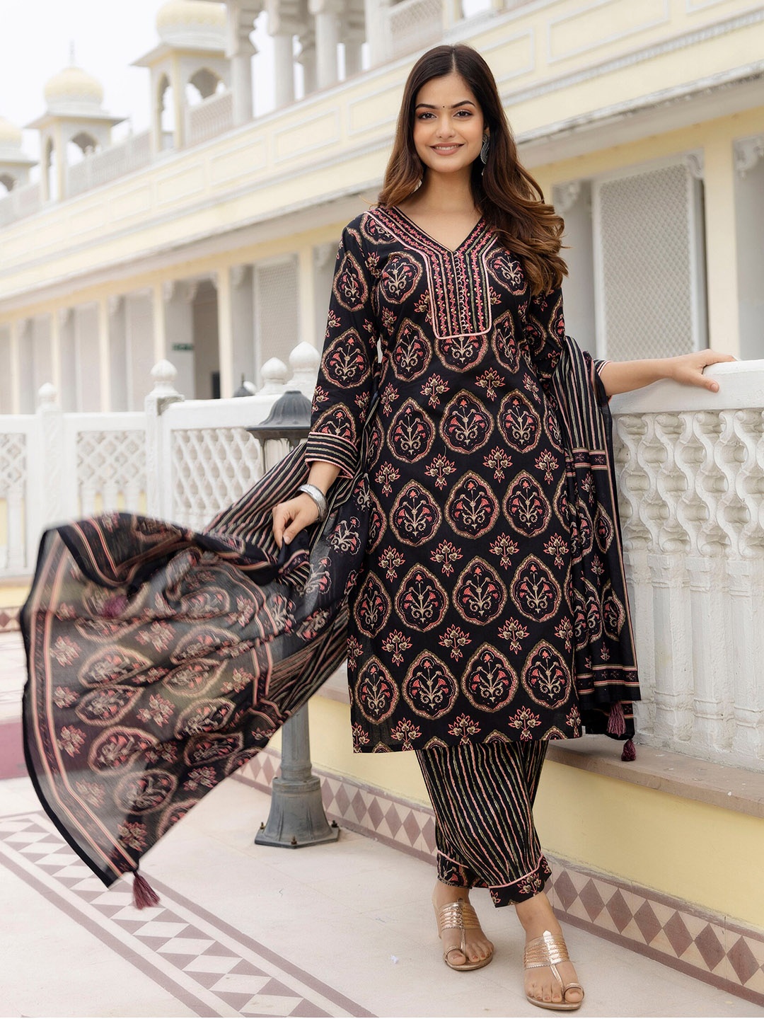 OMASK Ethnic Motifs Printed Regular Thread Work Pure Cotton Kurta With Patiala & Dupatta, Black
OMASK Ethnic Motifs Printed Regular Thread Work Pure Cotton Kurta With Patiala & Dupatta, Black