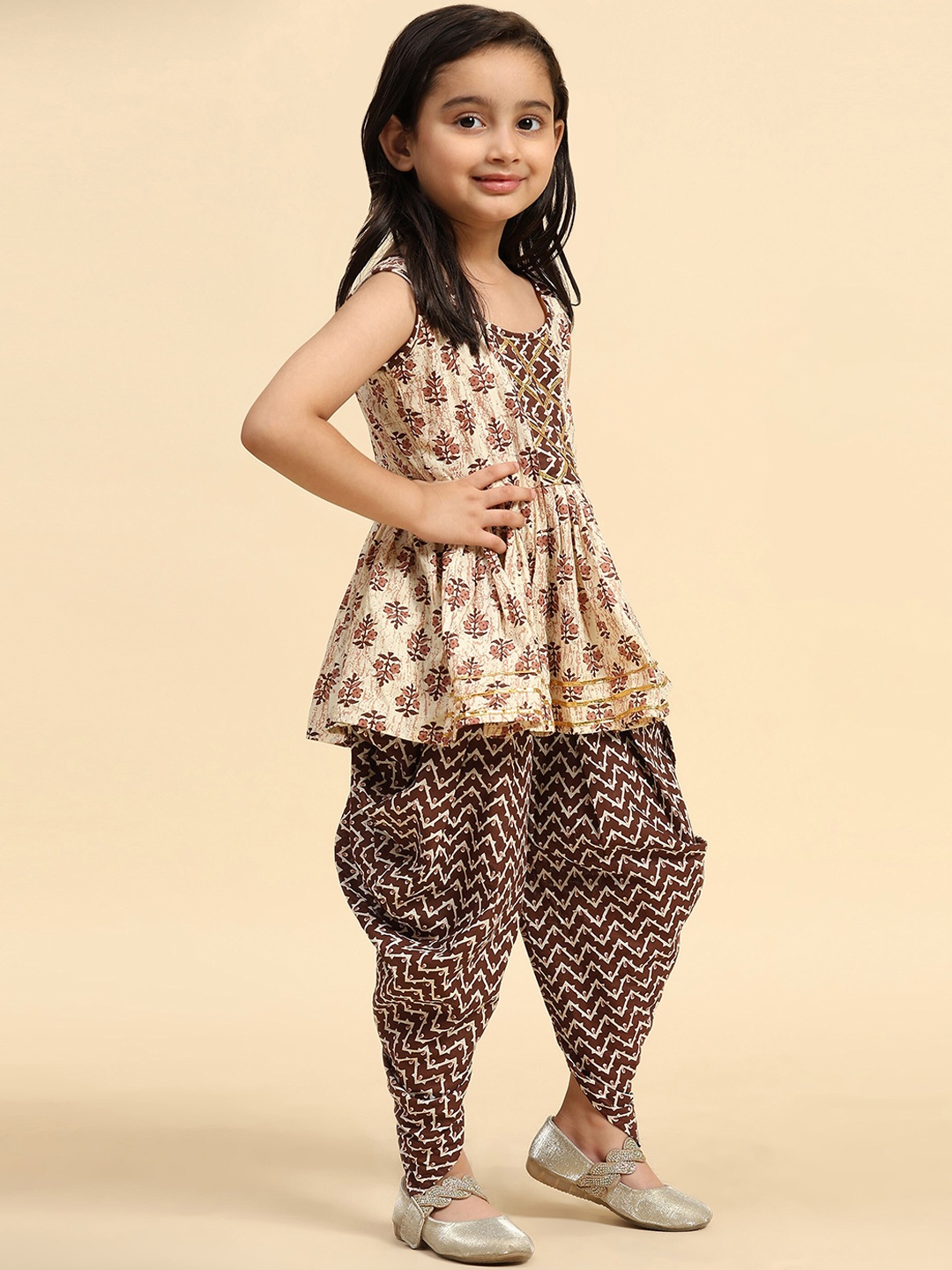 Angroop Girls Floral Printed Round Neck Pure Cotton Kurta With Dhoti Pants & Dupatta, Brown
Angroop Girls Floral Printed Round Neck Pure Cotton Kurta With Dhoti Pants & Dupatta, Brown