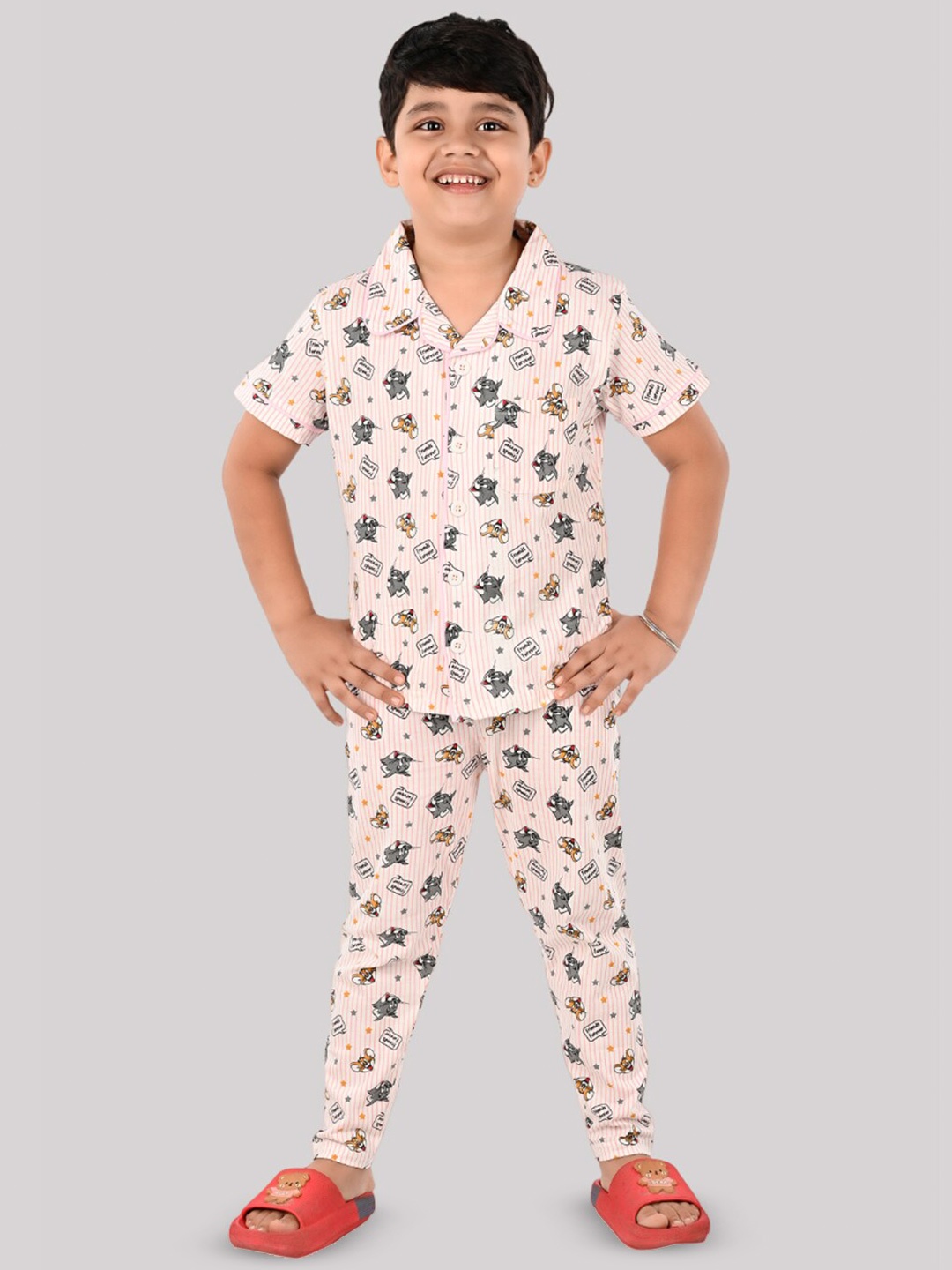 DENIKID Unisex Tom & Jerry Printed Lapel Collar Short Sleeves Pure Cotton Night suit, Off white
DENIKID Unisex Tom & Jerry Printed Lapel Collar Short Sleeves Pure Cotton Night suit, Off white