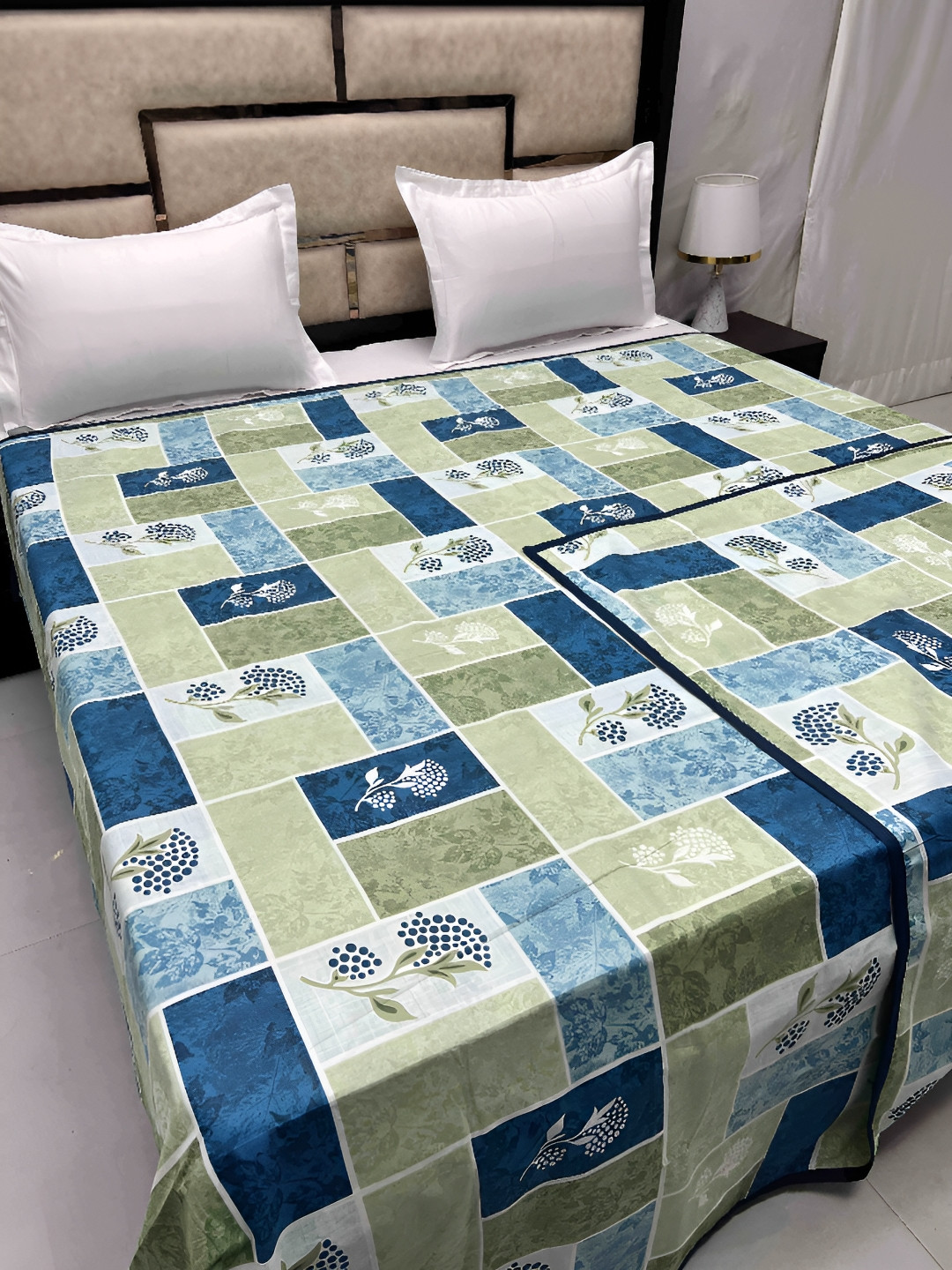 Pure Decor Green & Navy Blue Floral Printed 300 TC Pure Cotton Super King Duvet Cover
Pure Decor Green & Navy Blue Floral Printed 300 TC Pure Cotton Super King Duvet Cover