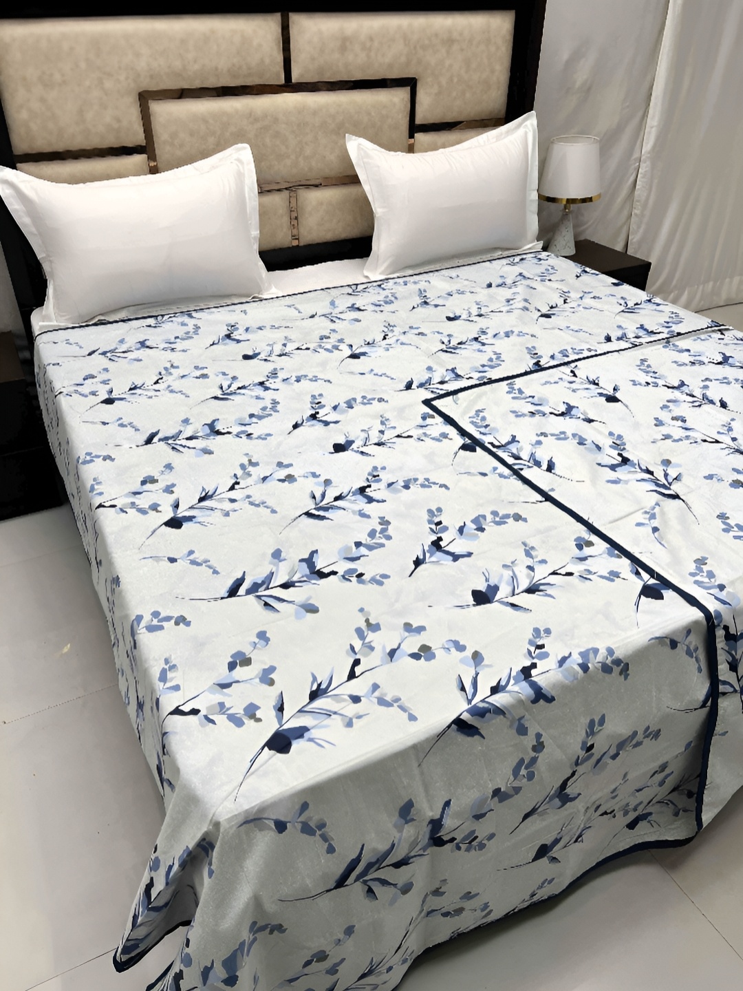 Pure Decor Grey & Navy Blue Floral Printed 300 TC Pure Cotton Super King Duvet Cover
Pure Decor Grey & Navy Blue Floral Printed 300 TC Pure Cotton Super King Duvet Cover