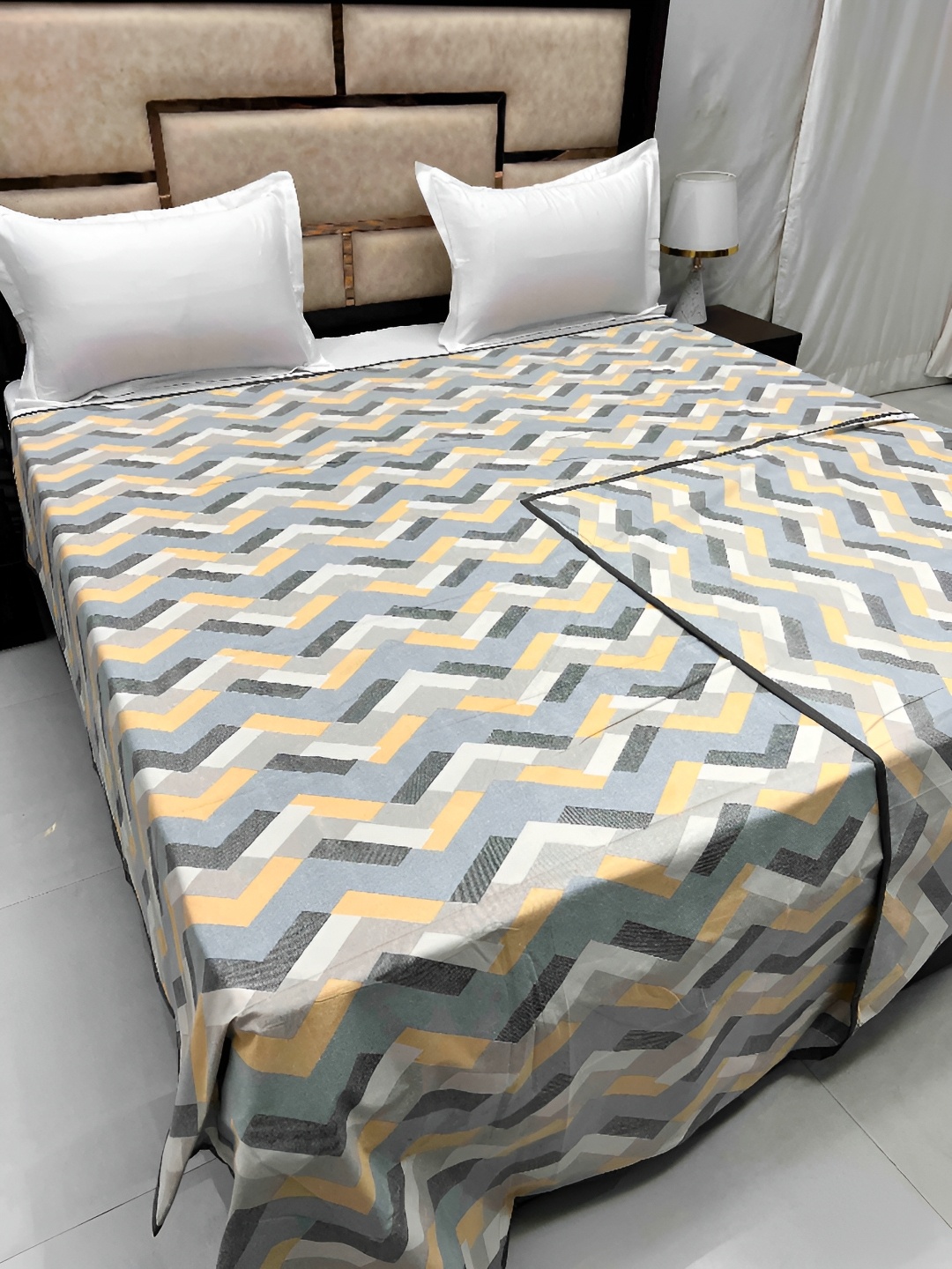 Pure Decor Grey & White Chevron Printed 300 TC Pure Cotton Super King Duvet Cover
Pure Decor Grey & White Chevron Printed 300 TC Pure Cotton Super King Duvet Cover