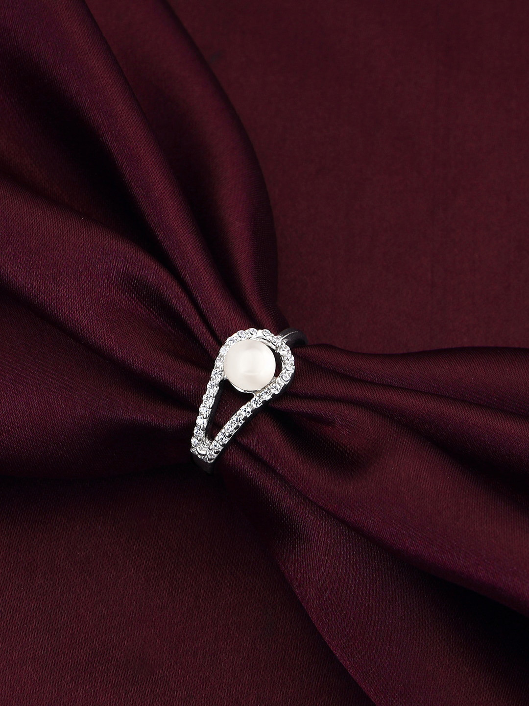 GIVA 92.5 Sterling Silver Rhodium-Plated Artificial-Stone & Pearl Studded Loop Finger Ring
GIVA 92.5 Sterling Silver Rhodium-Plated Artificial-Stone & Pearl Studded Loop Finger Ring