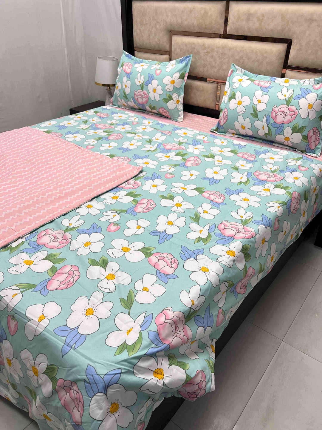 Pure Decor Blue Floral Printed Double King Cotton Bedsheet With 2 Pillow Covers &Comforter
Pure Decor Blue Floral Printed Double King Cotton Bedsheet With 2 Pillow Covers &Comforter