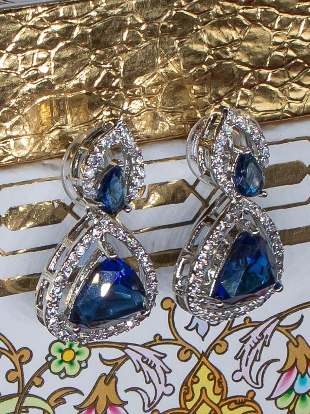 Manikya Rhodium Plated American Diamond-Studded Teardrop Shaped Drop Earrings, Silver
Manikya Rhodium Plated American Diamond-Studded Teardrop Shaped Drop Earrings, Silver