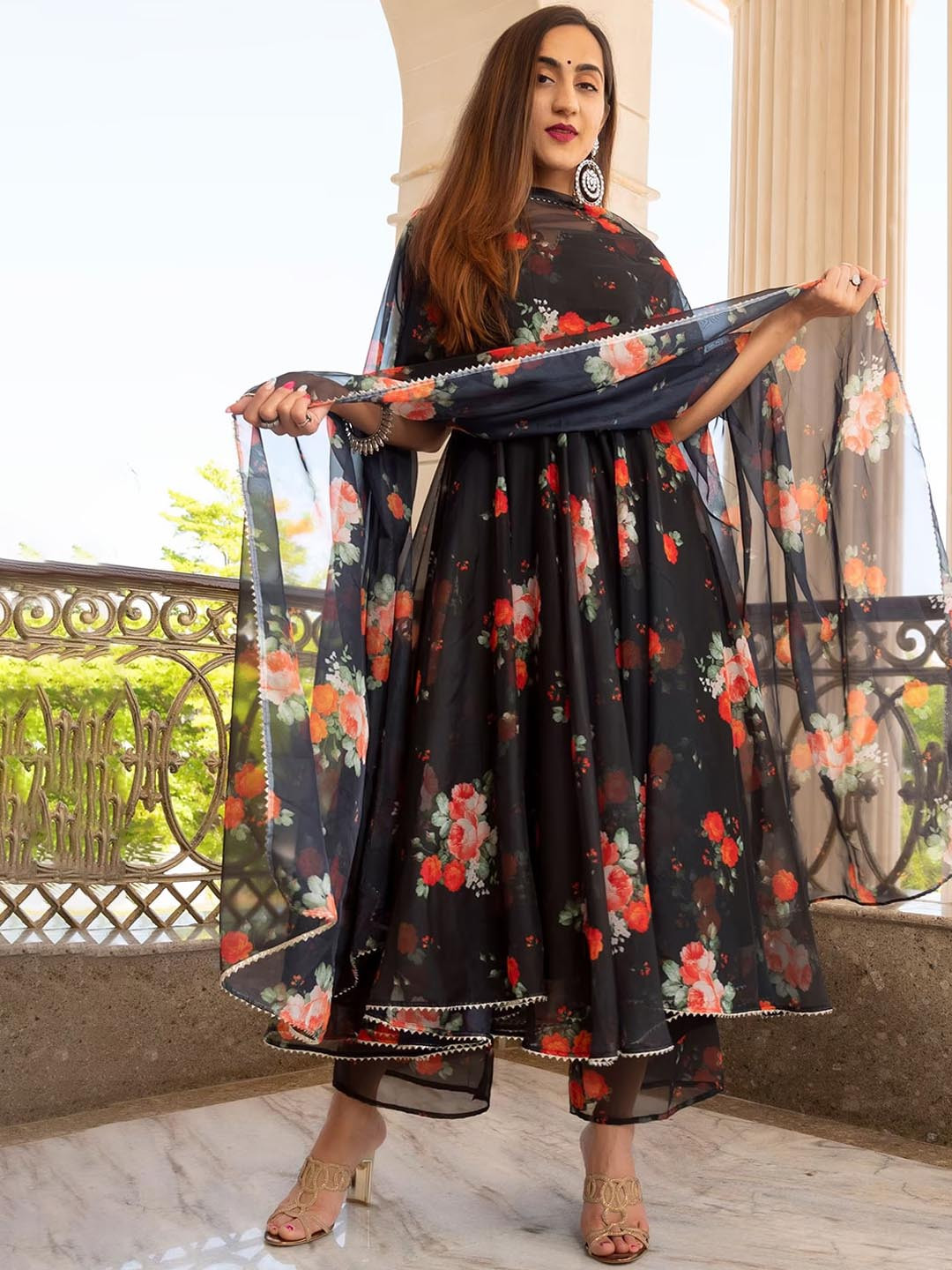 GORGONE Floral Printed Regular Gotta Patti Kurta With Palazzos & Dupatta, Black
GORGONE Floral Printed Regular Gotta Patti Kurta With Palazzos & Dupatta, Black