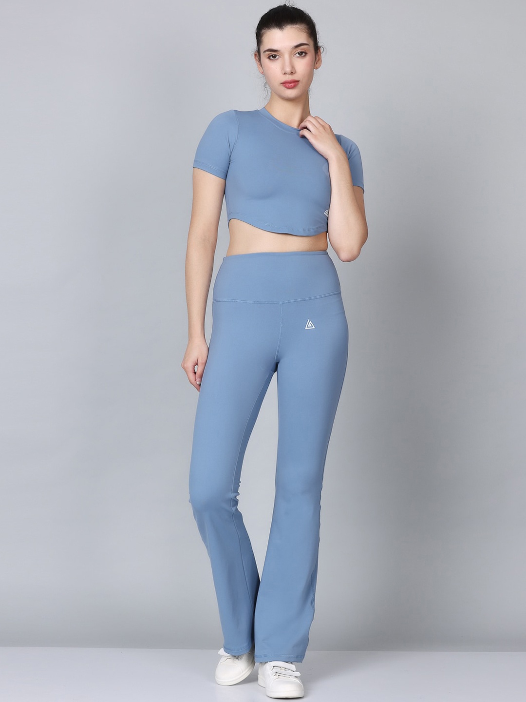 Aesthetic Bodies Round Neck Moisture-Wicking Gym Top & Mid-Rise Track Pants, Turquoise blue
Aesthetic Bodies Round Neck Moisture-Wicking Gym Top & Mid-Rise Track Pants, Turquoise blue