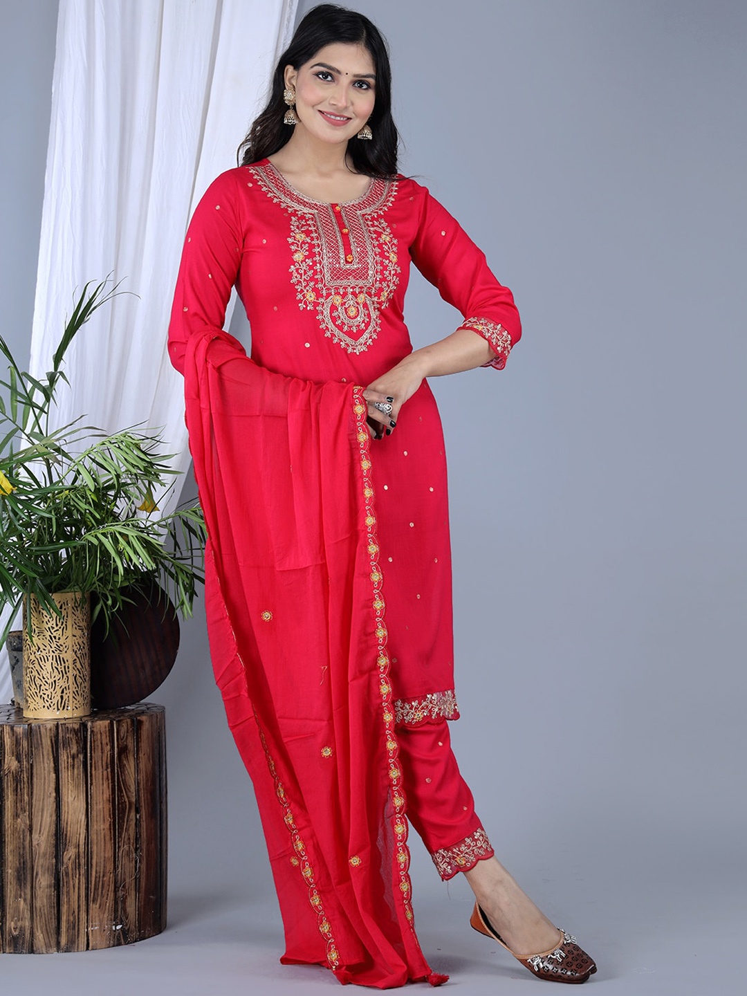 IkDaiya Ethnic Motifs Printed Thread Work Straight Kurta With Trousers & Dupatta, Pink
IkDaiya Ethnic Motifs Printed Thread Work Straight Kurta With Trousers & Dupatta, Pink