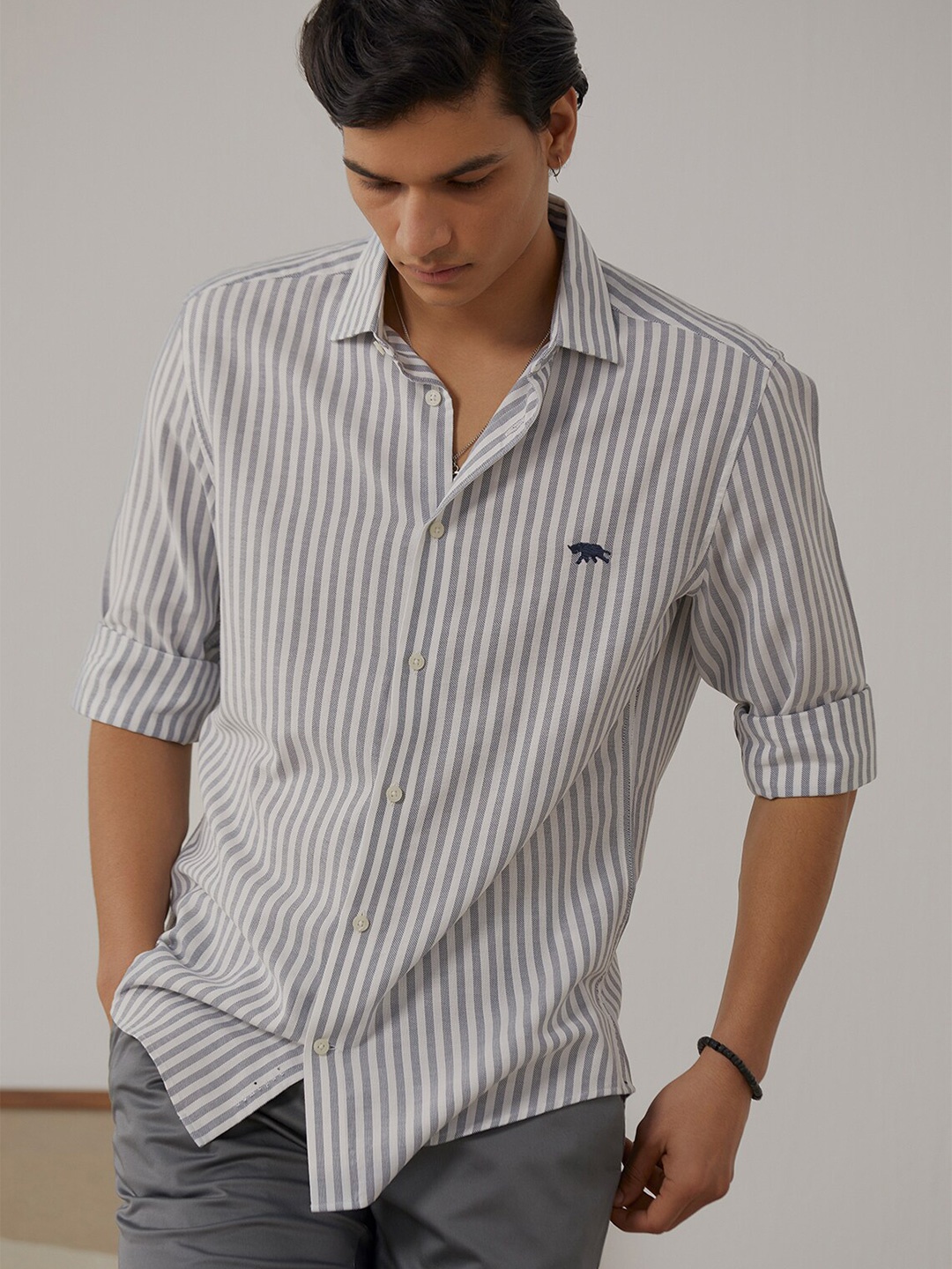 Andamen Premium Slim Fit Vertical Striped Spread Collar Cotton Casual Shirt, Navy blue
Andamen Premium Slim Fit Vertical Striped Spread Collar Cotton Casual Shirt, Navy blue