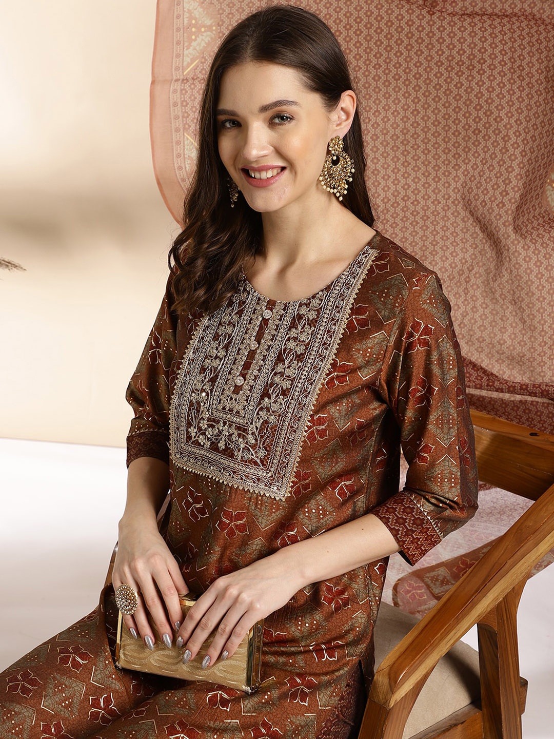 Anouk Ethnic Motifs Embroidered Round Neck Straight Kurta with Trousers & Dupatta, Brown
Anouk Ethnic Motifs Embroidered Round Neck Straight Kurta with Trousers & Dupatta, Brown