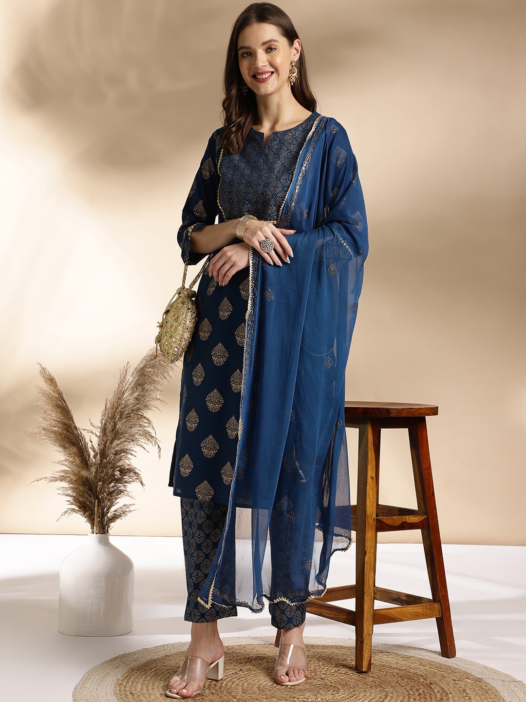 Anouk Teal blue Ethnic Motifs Printed Gotta Patti Pure Cotton Kurta With Trouser & Dupatta
Anouk Teal blue Ethnic Motifs Printed Gotta Patti Pure Cotton Kurta With Trouser & Dupatta