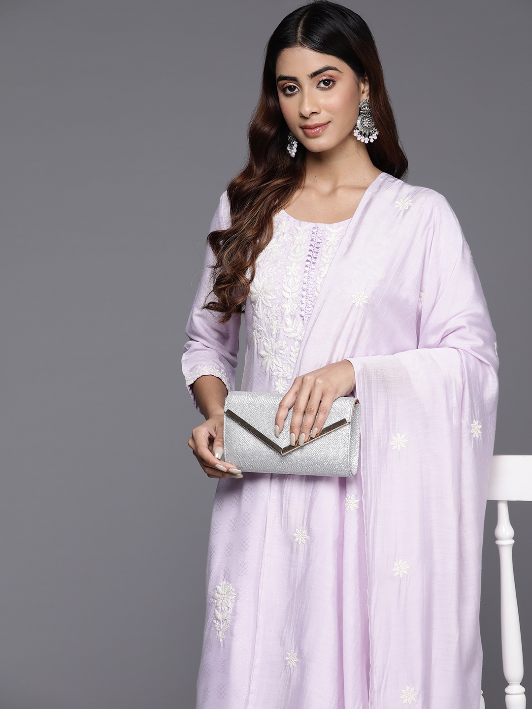 Varanga Women Floral Embroidered Regular Thread Work Kurta with Trousers & With Dupatta, Lavender
Varanga Women Floral Embroidered Regular Thread Work Kurta with Trousers & With Dupatta, Lavender