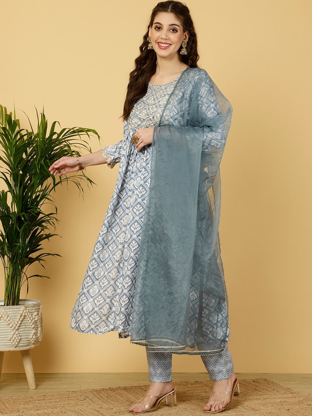 SAABHI Ethnic Motifs Printed Regular Thread Work Kurta With Trousers & Dupatta, Blue
SAABHI Ethnic Motifs Printed Regular Thread Work Kurta With Trousers & Dupatta, Blue