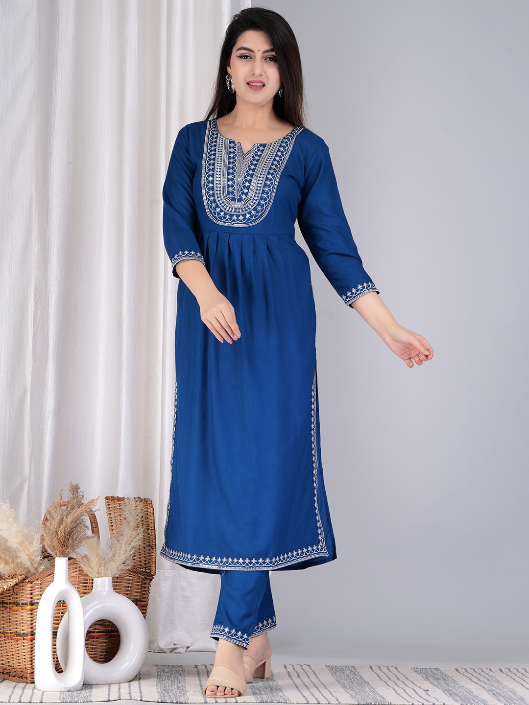 ANJAYA Ethnic Motifs Yoke Design Regular Thread Work Straight Kurta with Trousers, Turquoise blue
ANJAYA Ethnic Motifs Yoke Design Regular Thread Work Straight Kurta with Trousers, Turquoise blue