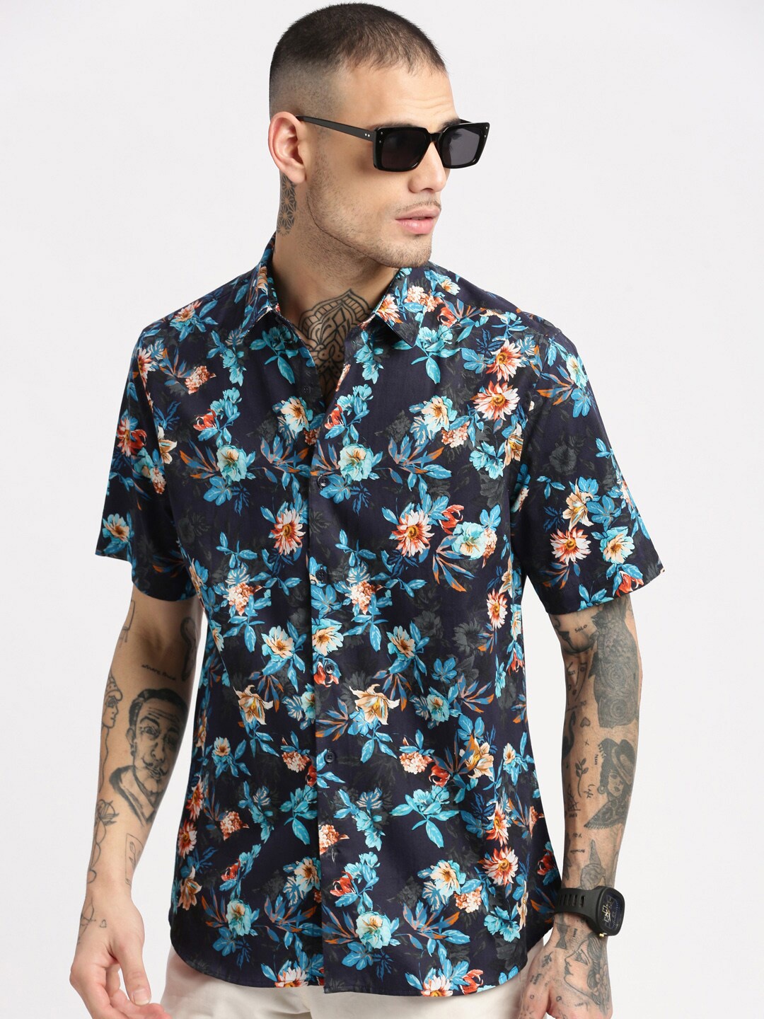 SHOWOFF Smart Slim Fit Floral Printed Twill Weave Cotton Casual Shirt, Navy blue
SHOWOFF Smart Slim Fit Floral Printed Twill Weave Cotton Casual Shirt, Navy blue