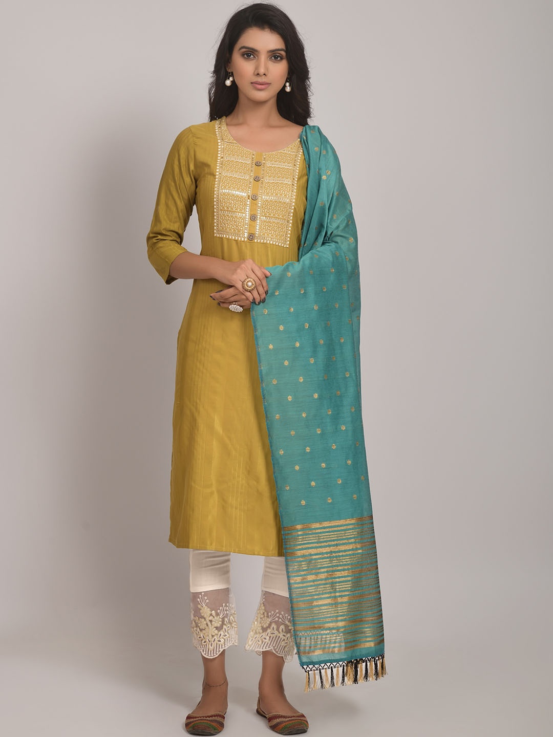 CLEMIRA Ethnic Motifs Embroidered Yoke Sequinned Straight Kurta With Trousers & Dupatta, Yellow
CLEMIRA Ethnic Motifs Embroidered Yoke Sequinned Straight Kurta With Trousers & Dupatta, Yellow