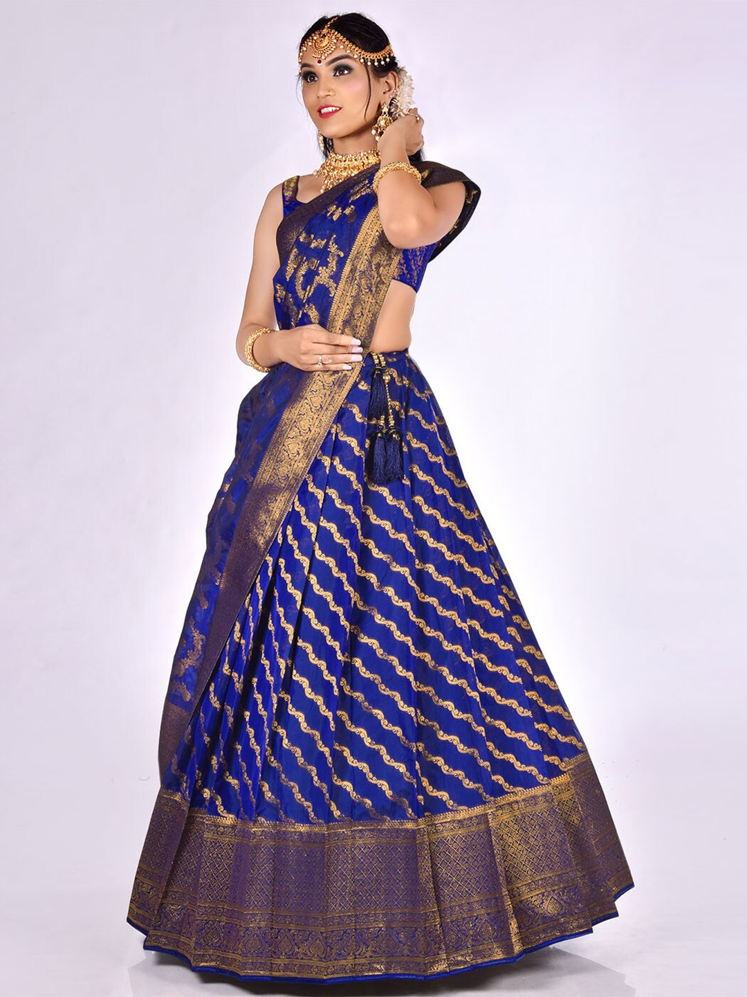 HALFSAREE STUDIO Woven Design Semi-Stitched Lehenga & Unstitched Blouse With Dupatta, Navy blue
HALFSAREE STUDIO Woven Design Semi-Stitched Lehenga & Unstitched Blouse With Dupatta, Navy blue