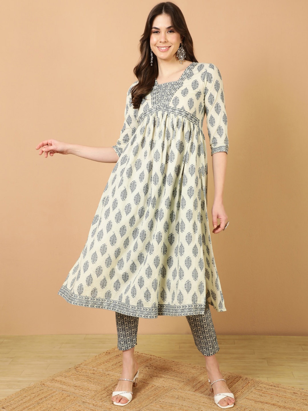 antaran Ethnic Motifs Printed Pleated Sequined A-Line Pure Cotton Kurta with Trousers, Grey
antaran Ethnic Motifs Printed Pleated Sequined A-Line Pure Cotton Kurta with Trousers, Grey
