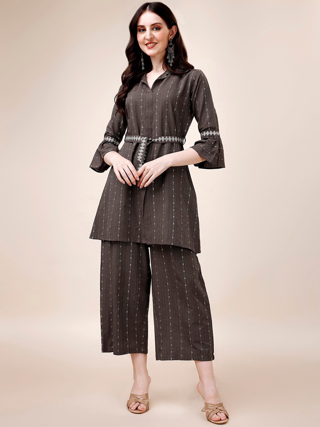 WILNERCROWN Ethnic Motifs Self Design Shirt Collar Bell Sleeves Kurti with Trousers, Brown
WILNERCROWN Ethnic Motifs Self Design Shirt Collar Bell Sleeves Kurti with Trousers, Brown