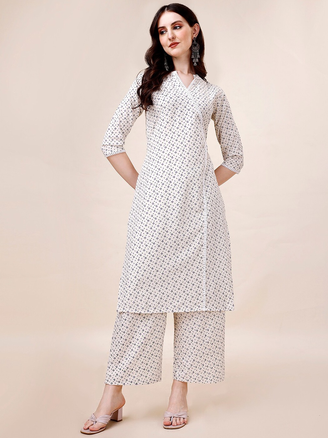 CaniBani Mandarin Collar Floral Printed Angrakha Pure Cotton Straight Kurta with Palazzos, Purple
CaniBani Mandarin Collar Floral Printed Angrakha Pure Cotton Straight Kurta with Palazzos, Purple