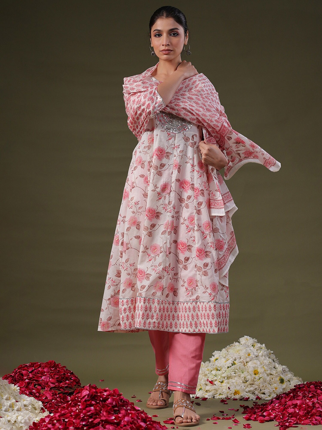 Indo Era Off White Floral Printed Sequinned Pure Cotton Kurta With Trousers & Dupatta
Indo Era Off White Floral Printed Sequinned Pure Cotton Kurta With Trousers & Dupatta