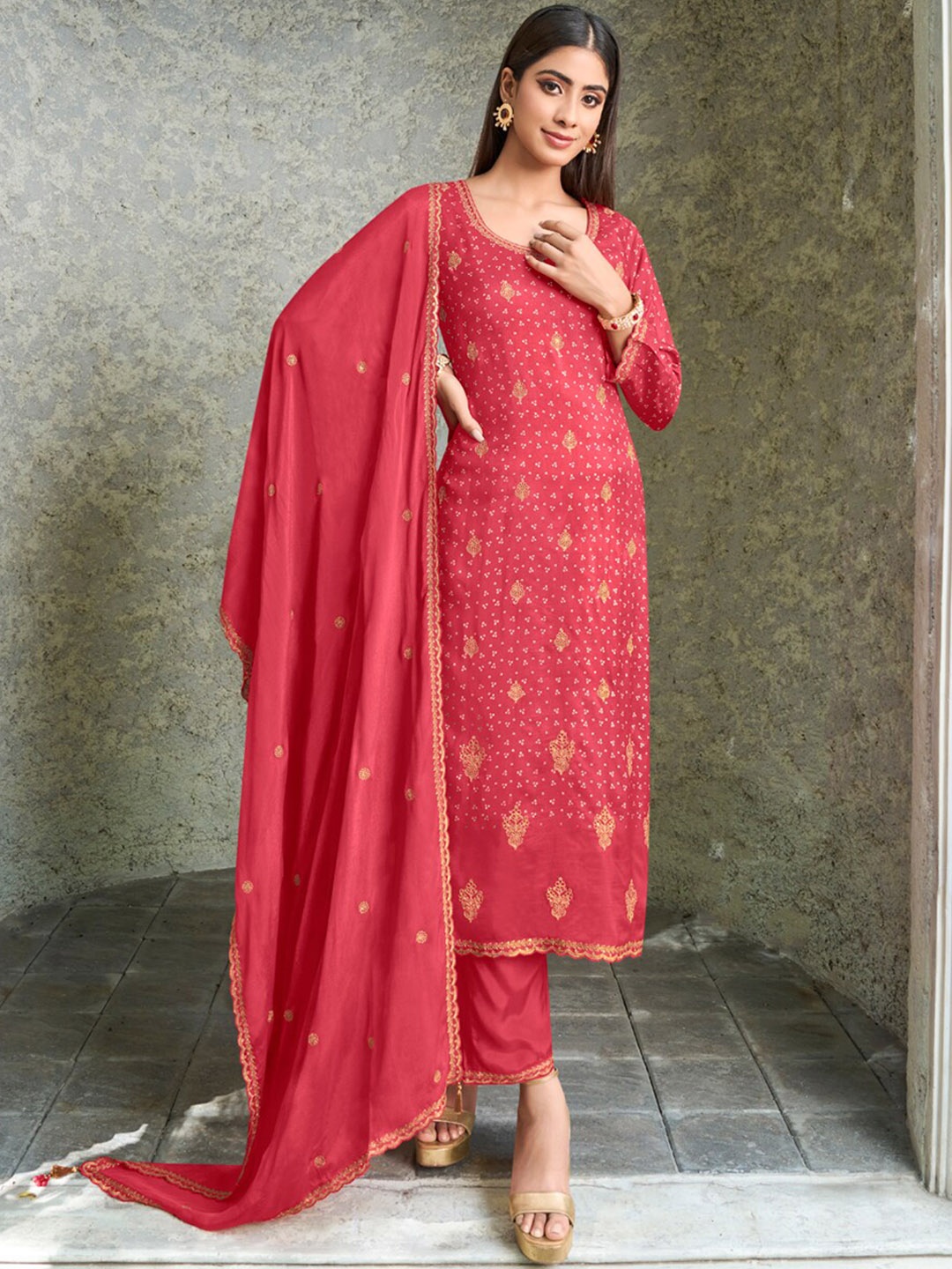 Seerat Ethnic Motifs Embroidered Thread Work Pure Silk Kurta with Trousers & Dupatta, Red
Seerat Ethnic Motifs Embroidered Thread Work Pure Silk Kurta with Trousers & Dupatta, Red