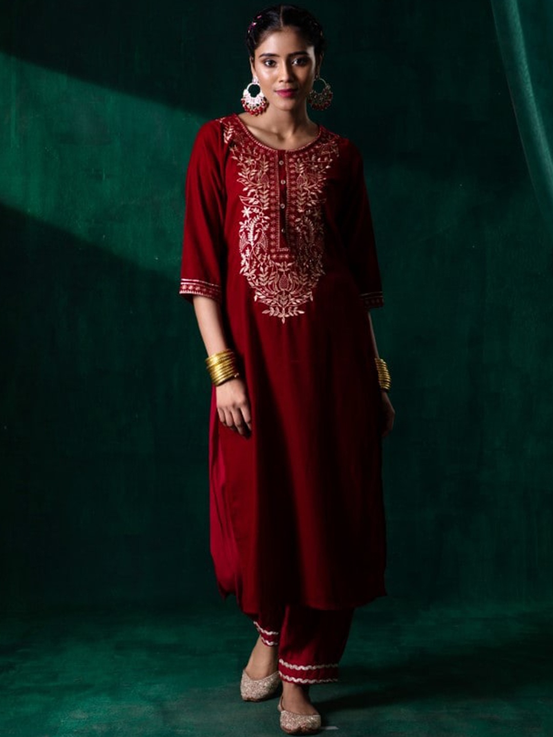 Juniper Yoke Design round Neck Three Quarter Sleeves Velvet Kurta, Maroon
Juniper Yoke Design round Neck Three Quarter Sleeves Velvet Kurta, Maroon
