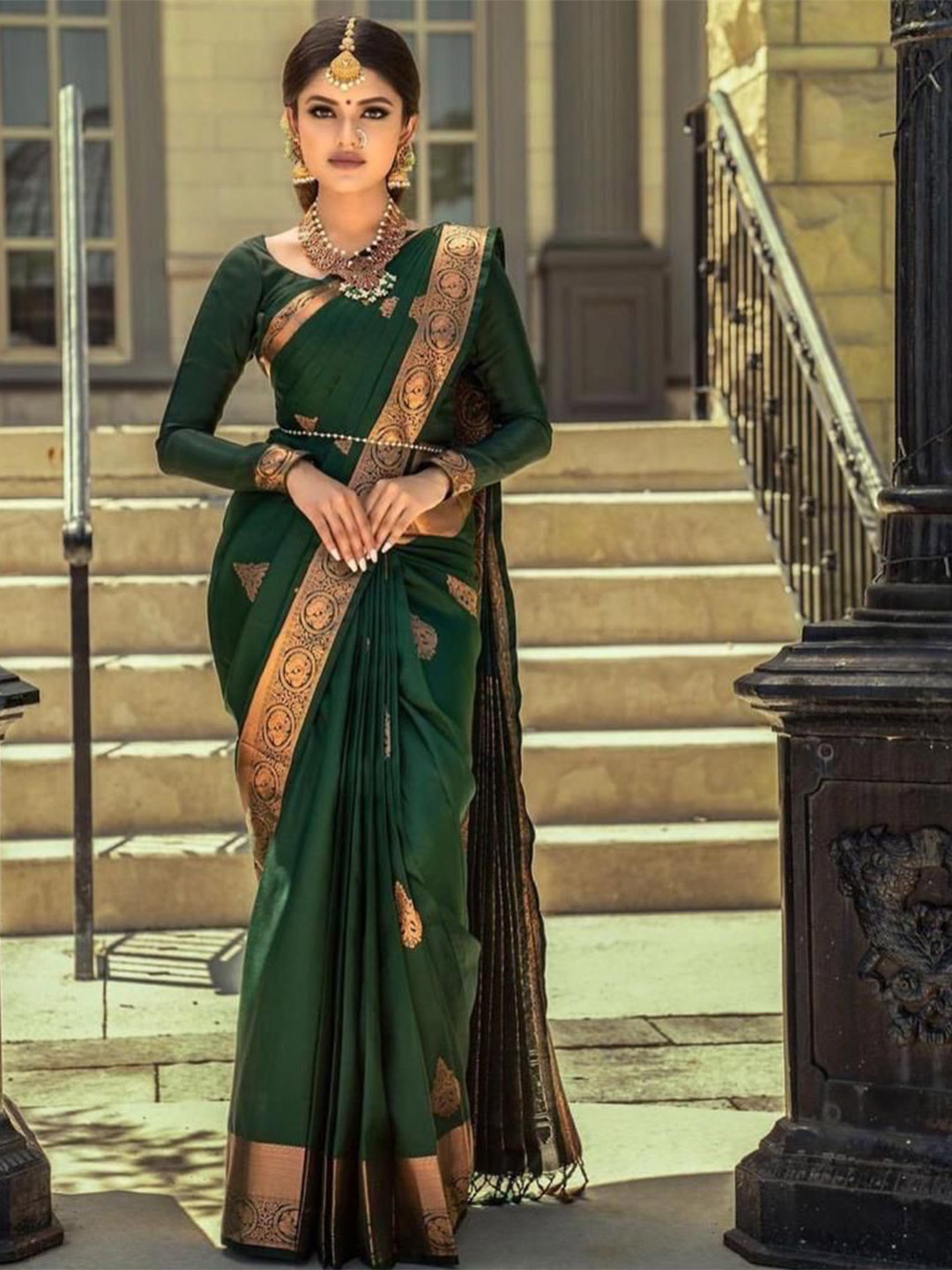 DIVASTRI Ethnic Motifs Woven Design Zari Pure Silk Kanjeevaram Saree, Green