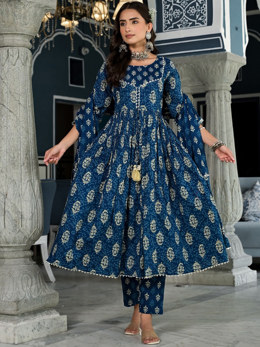 The Kapas Floral Printed Regular Gotta Patti Pure Cotton Kurti with Trousers & Dupatta, Navy blue
The Kapas Floral Printed Regular Gotta Patti Pure Cotton Kurti with Trousers & Dupatta, Navy blue