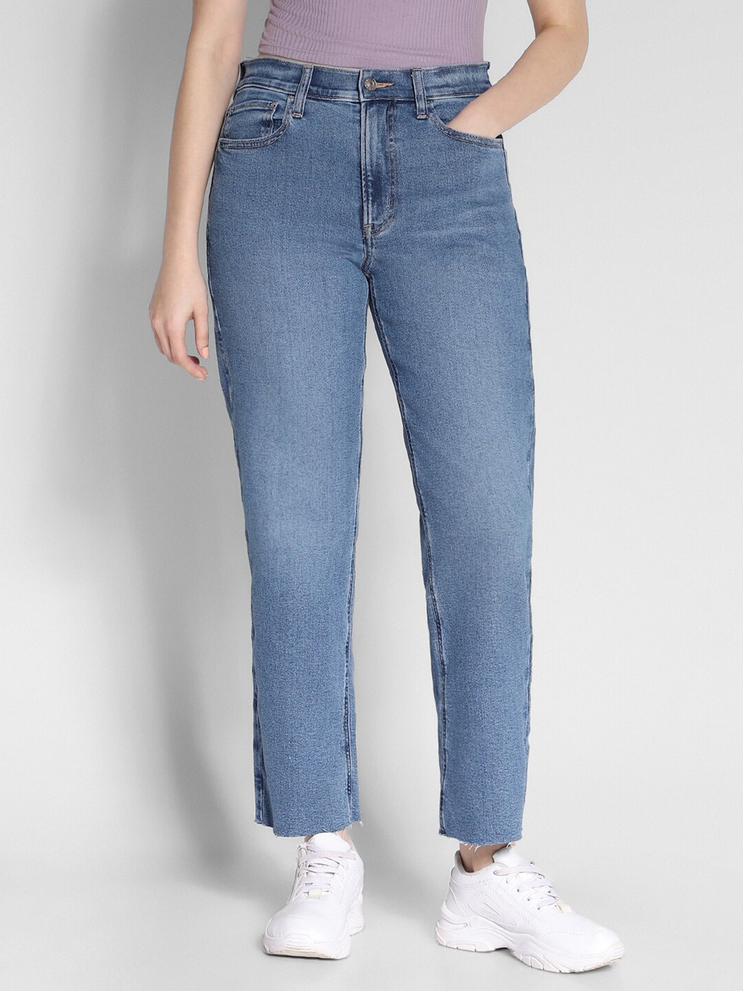 AMERICAN EAGLE OUTFITTERS Women Slim Fit High-Rise Clean Look Stretchable Light Fade Jeans, Blue
AMERICAN EAGLE OUTFITTERS Women Slim Fit High-Rise Clean Look Stretchable Light Fade Jeans, Blue