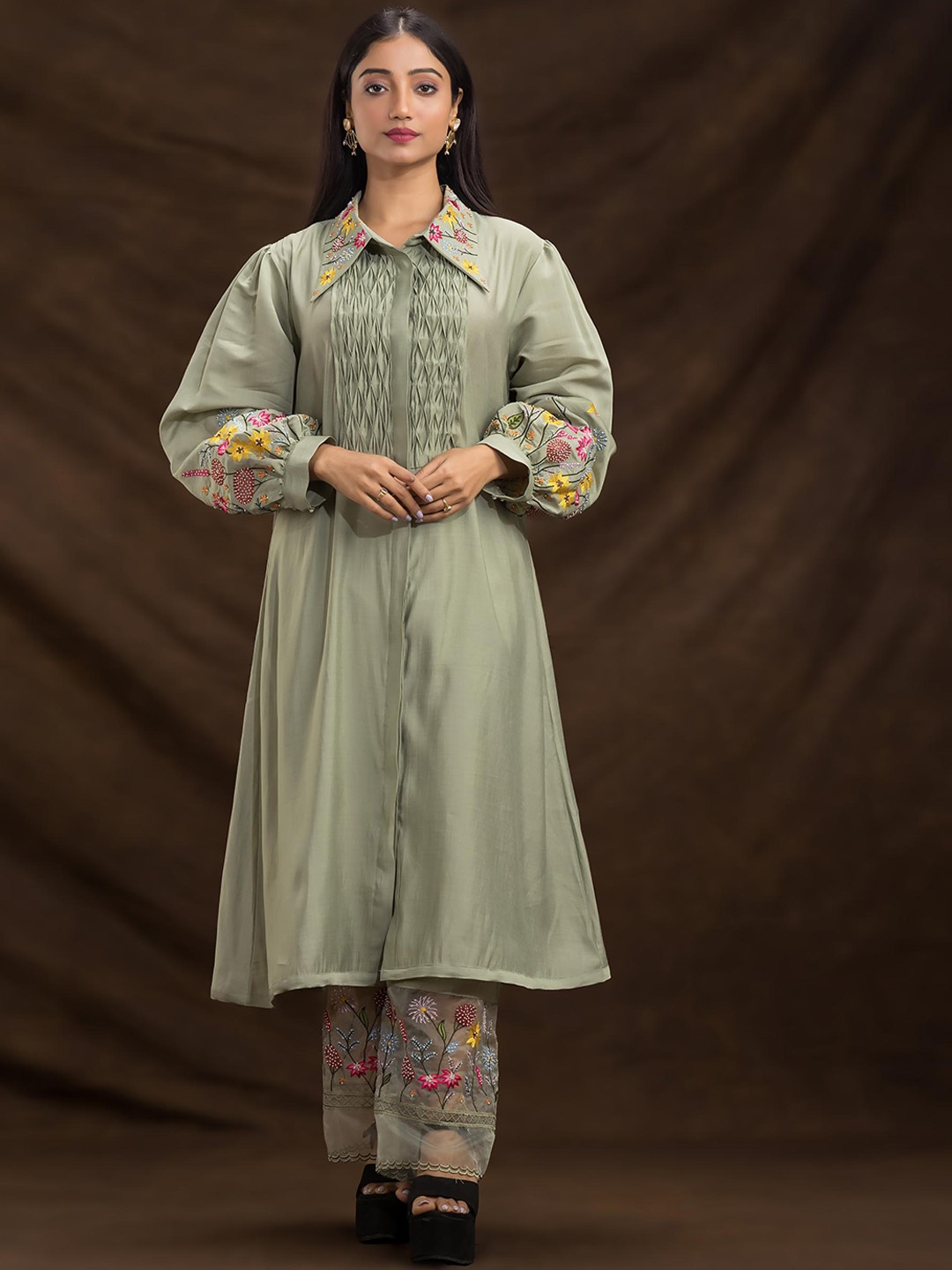 SACRED SUTA Floral Embroidered Shirt Collar Thread Work Silk Crepe Kurta with Salwar, Green
SACRED SUTA Floral Embroidered Shirt Collar Thread Work Silk Crepe Kurta with Salwar, Green