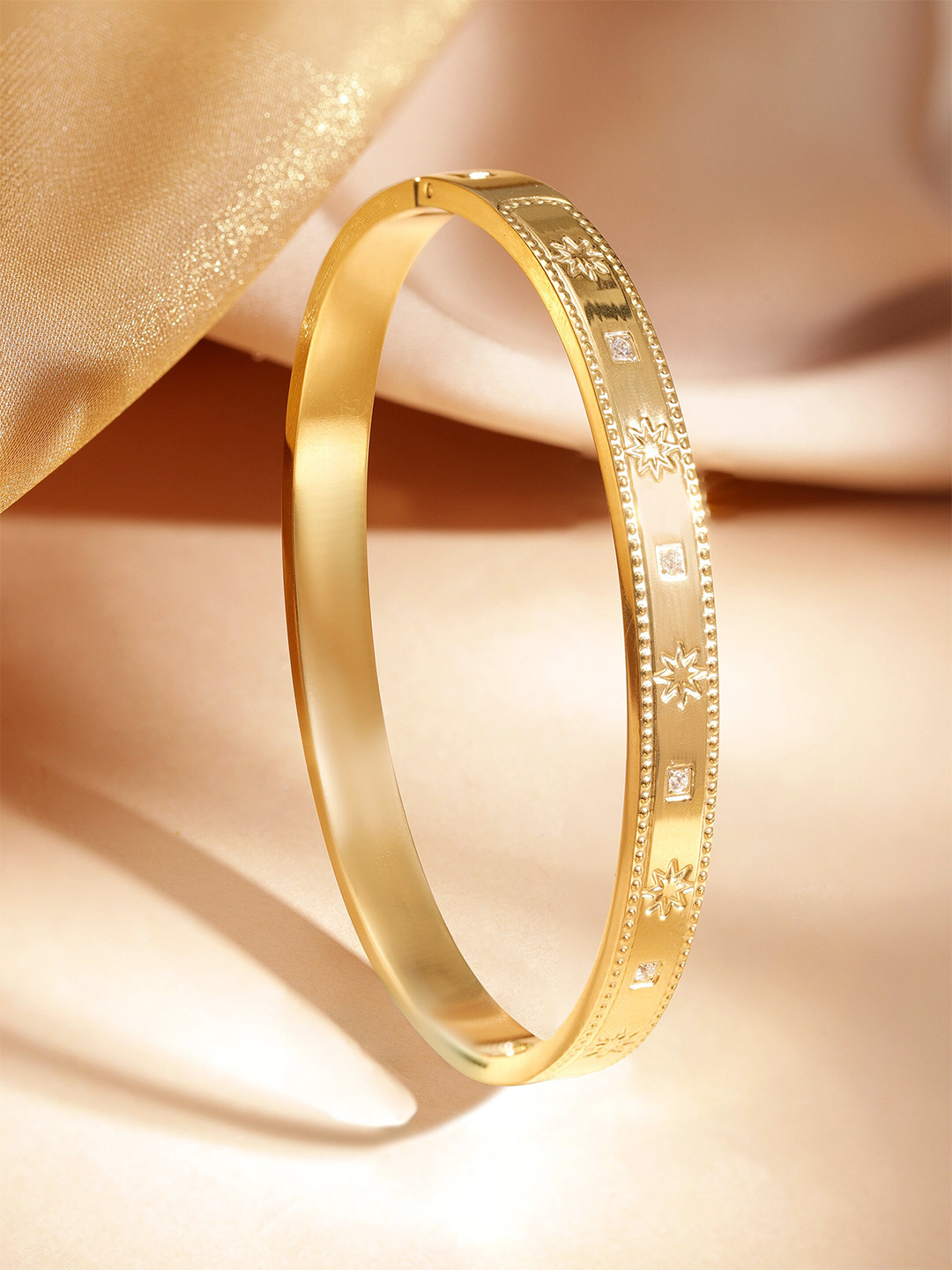 Rubans 18k Gold plated Stainless Steel Tarnish-Free Waterproof Zirconia Bangle Bracelet 
Rubans 18k Gold plated Stainless Steel Tarnish-Free Waterproof Zirconia Bangle Bracelet