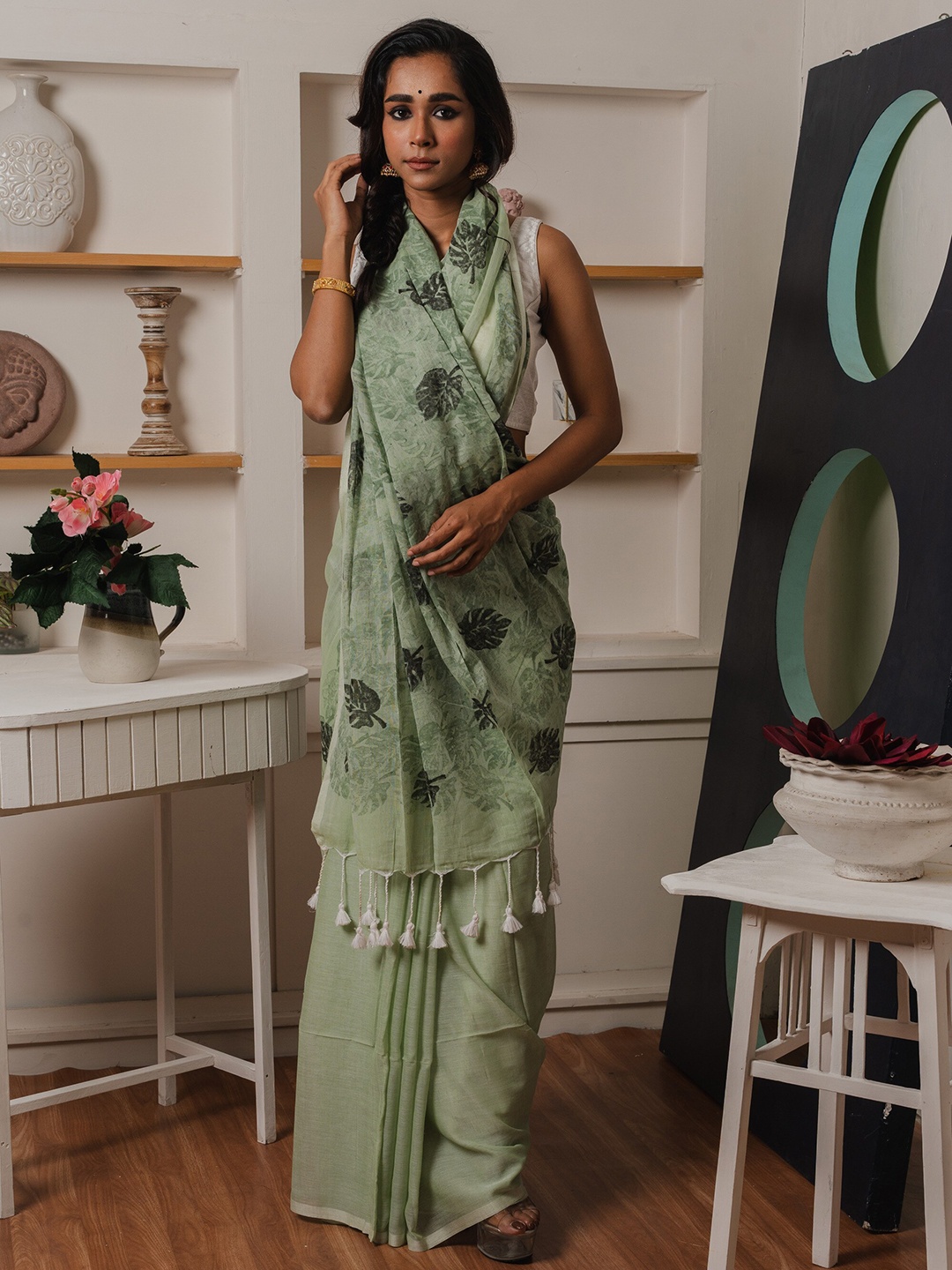 HUTS AND LOOMS Floral Pure Cotton Saree, Green